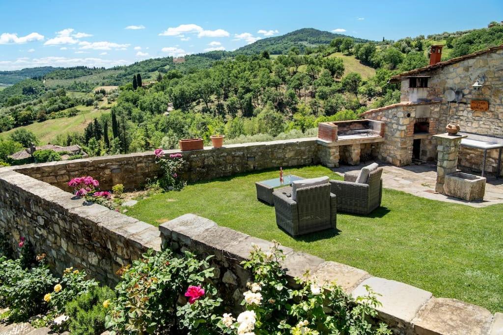 Tuscan farmhouse with spectacular views