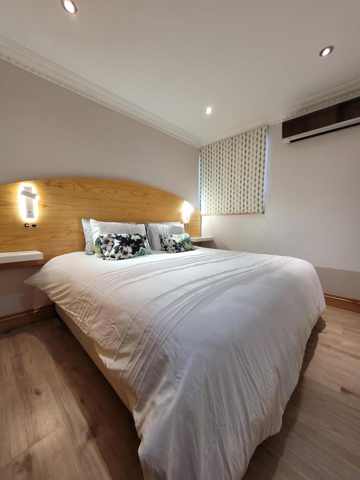 Accommodation Front - Modern 2 Sleeper Penthouse with Magnificent Views