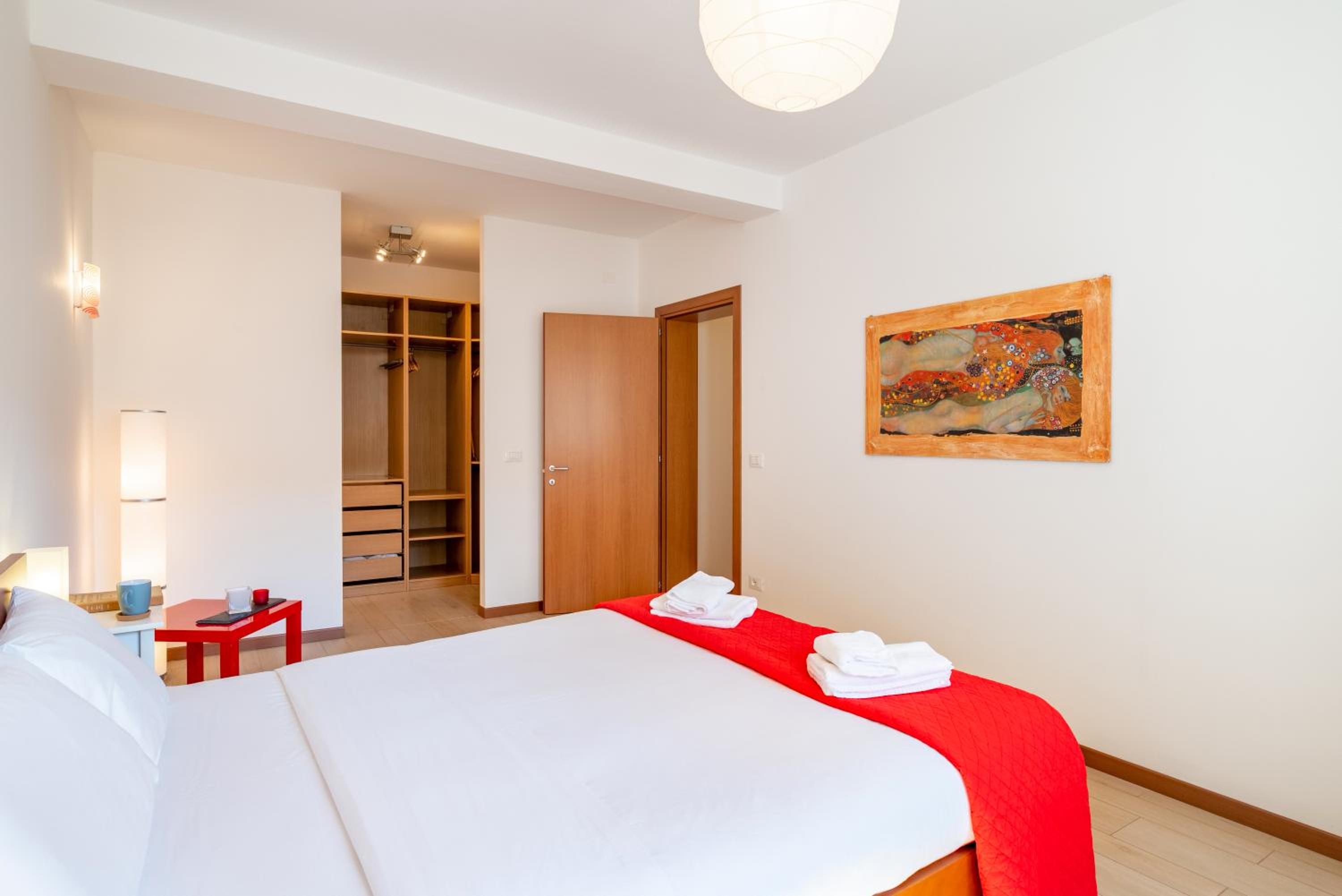 GuestHost - Santa Rita Roomy Apartments, photo 40
