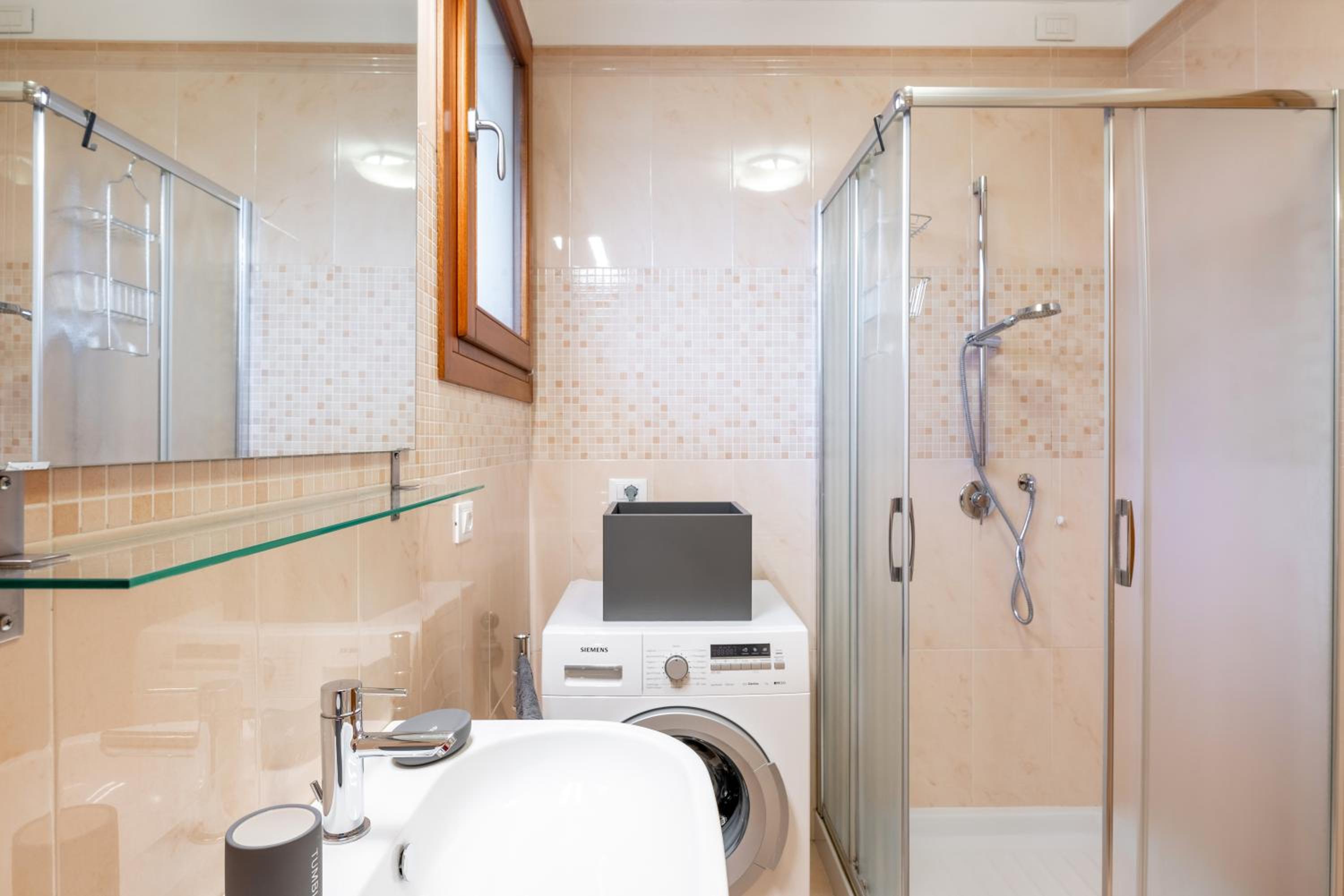GuestHost - Santa Rita Roomy Apartments, photo 21