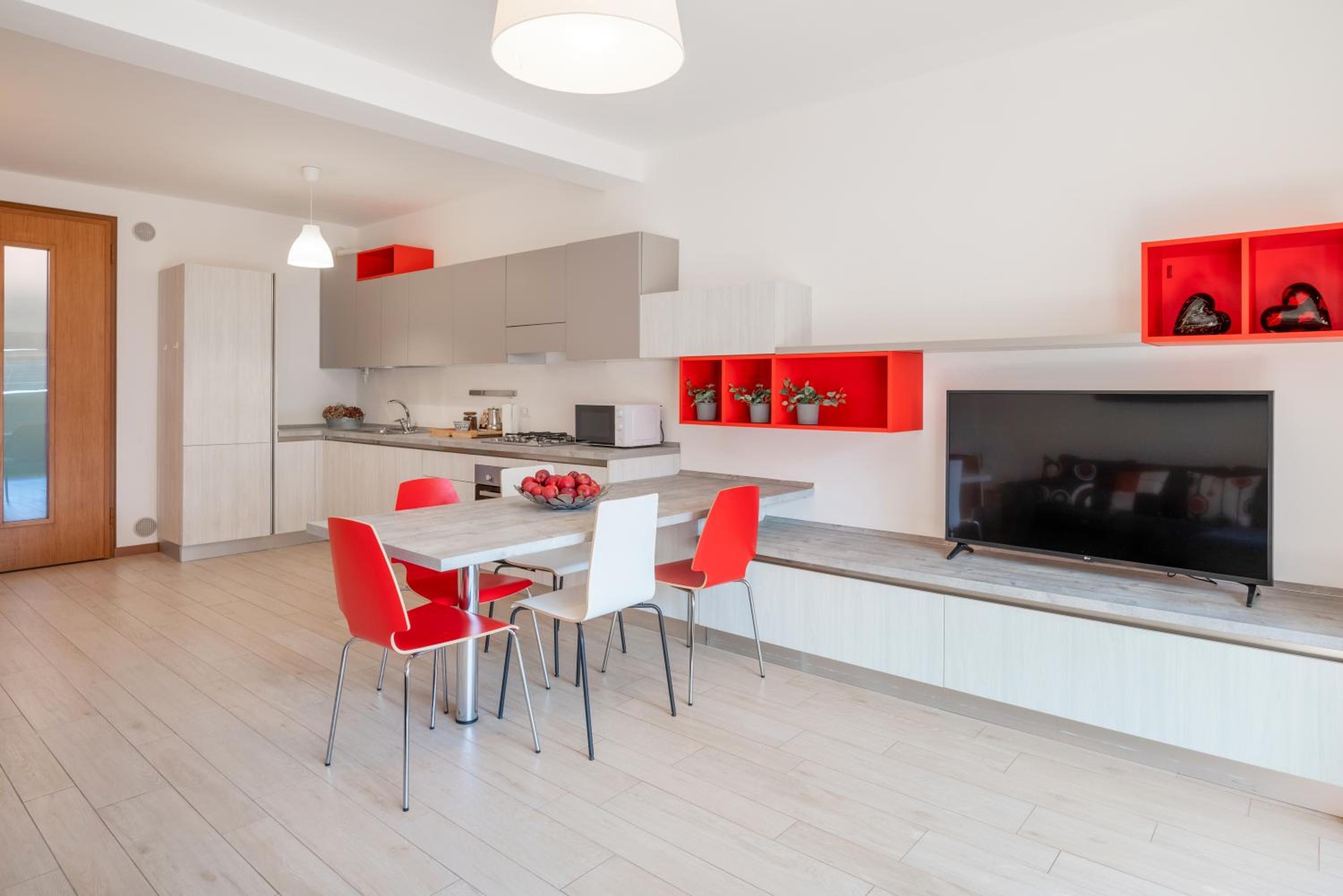 GuestHost - Santa Rita Roomy Apartments, photo 10