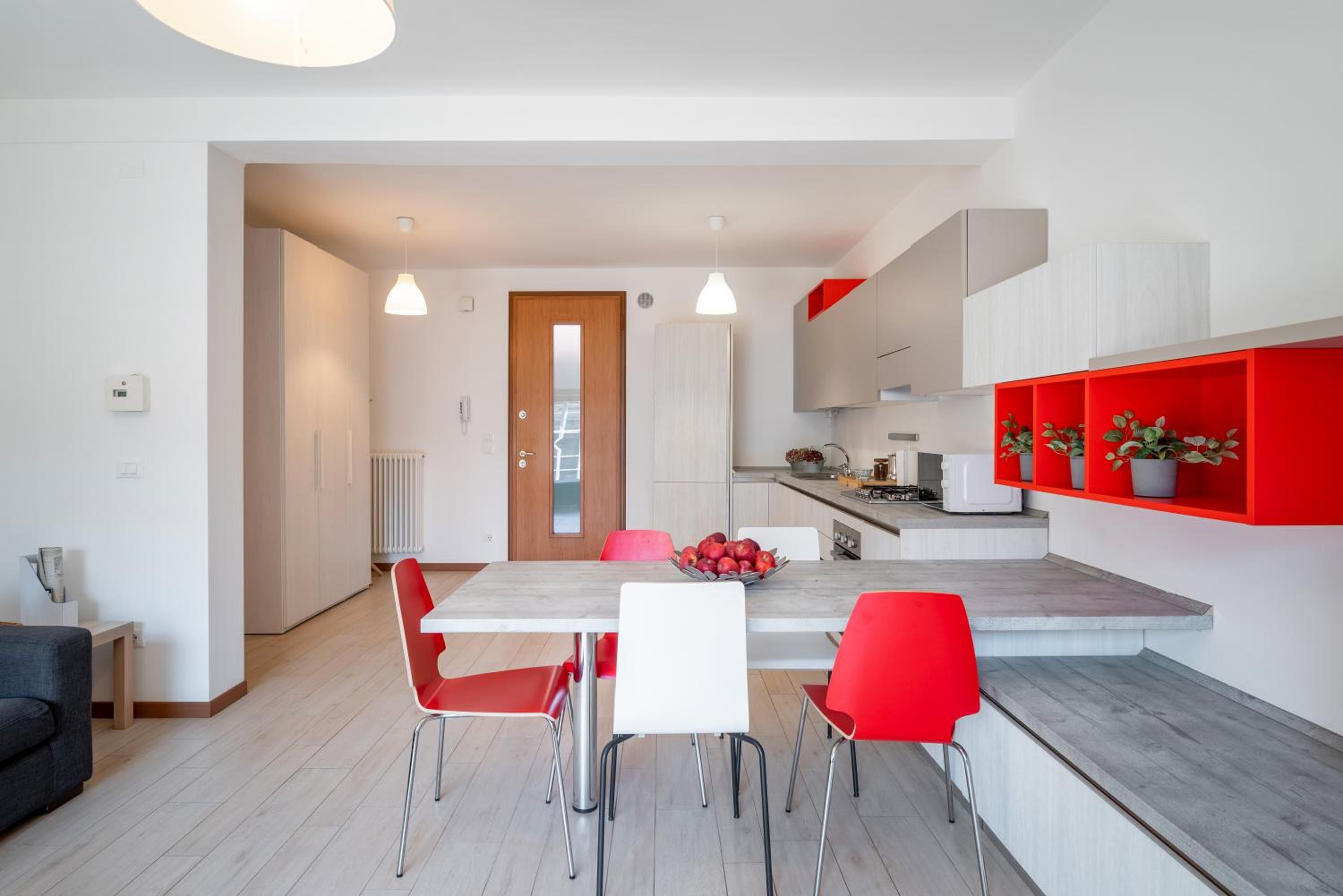 GuestHost - Santa Rita Roomy Apartments, photo 8