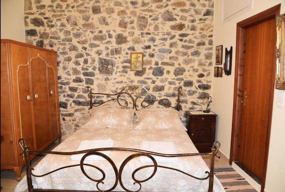 Traditional Residence with terrace view 4