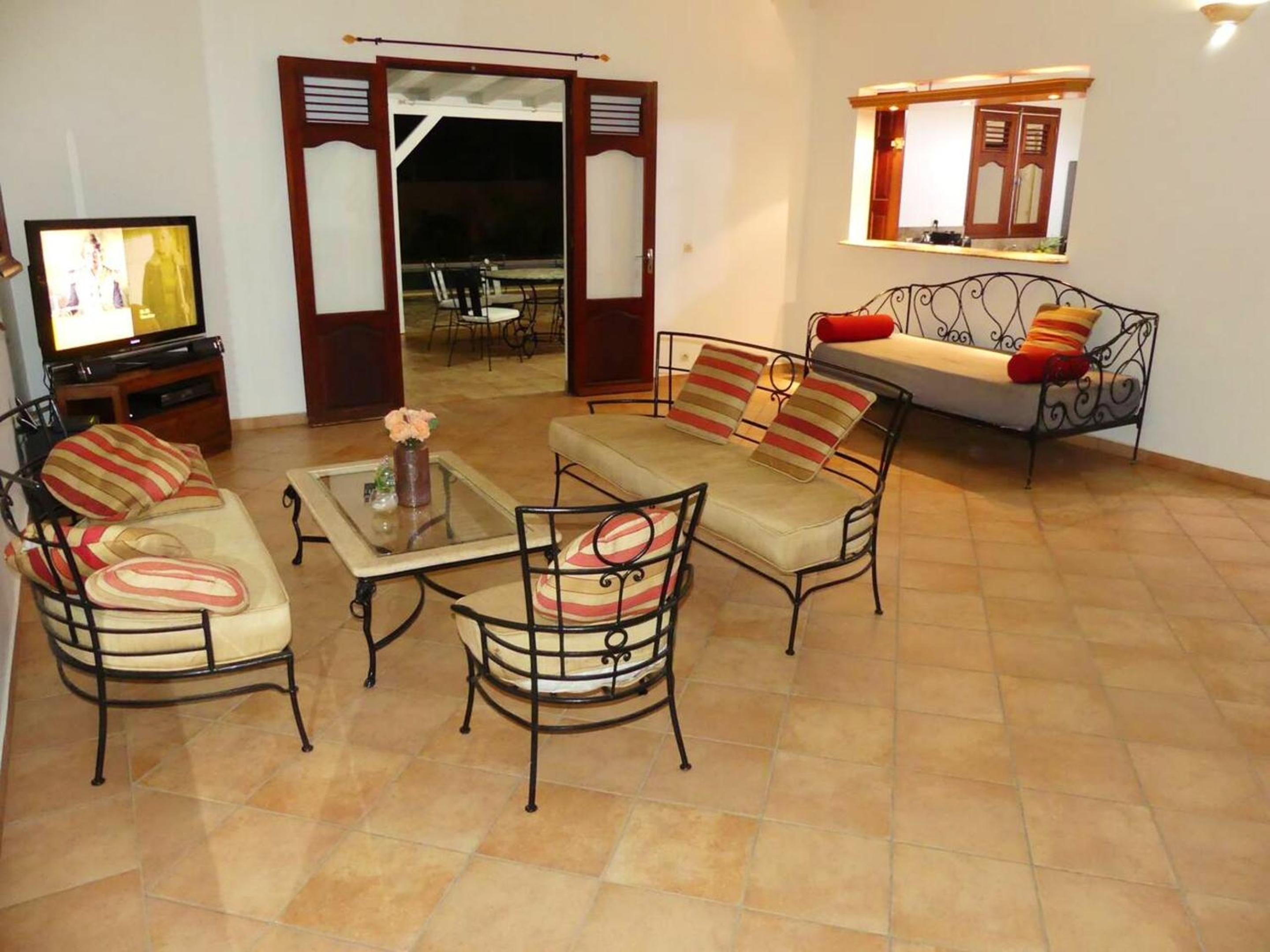 Villa paradisiaque avec piscine privee a Baie Mahault view 5