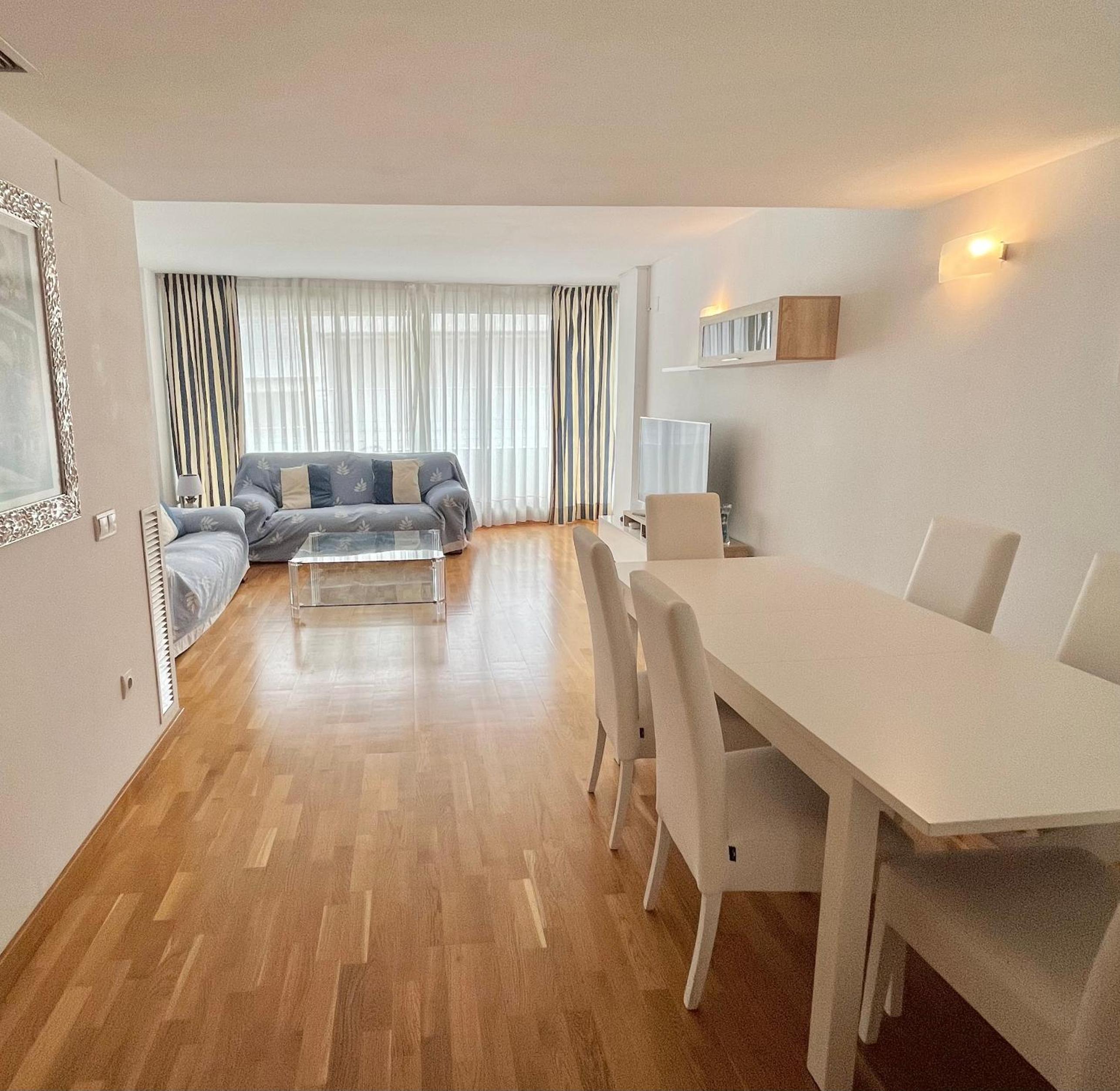 Ancora Frontbeach Luxury Apartment view 5