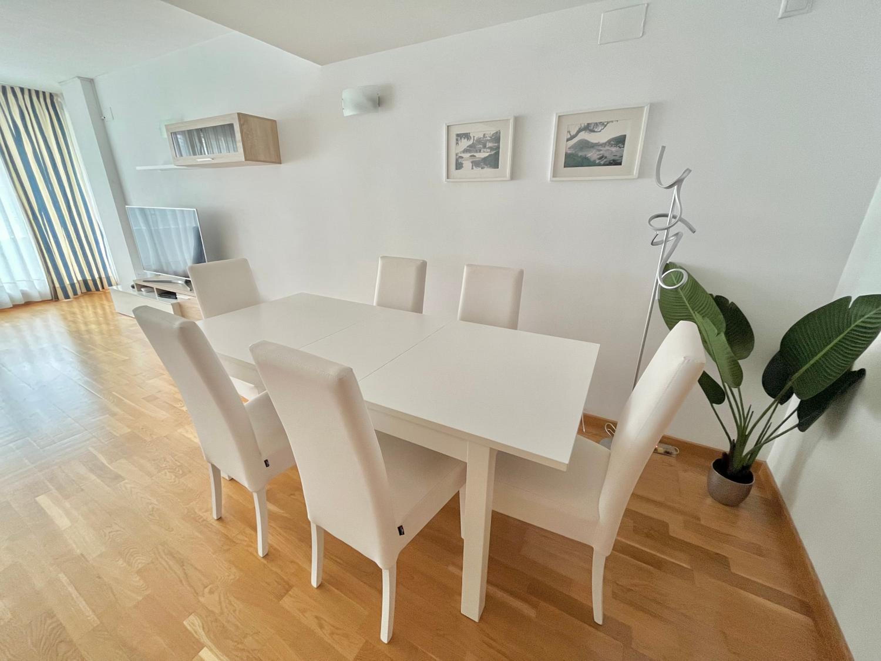 Ancora Frontbeach Luxury Apartment view 4