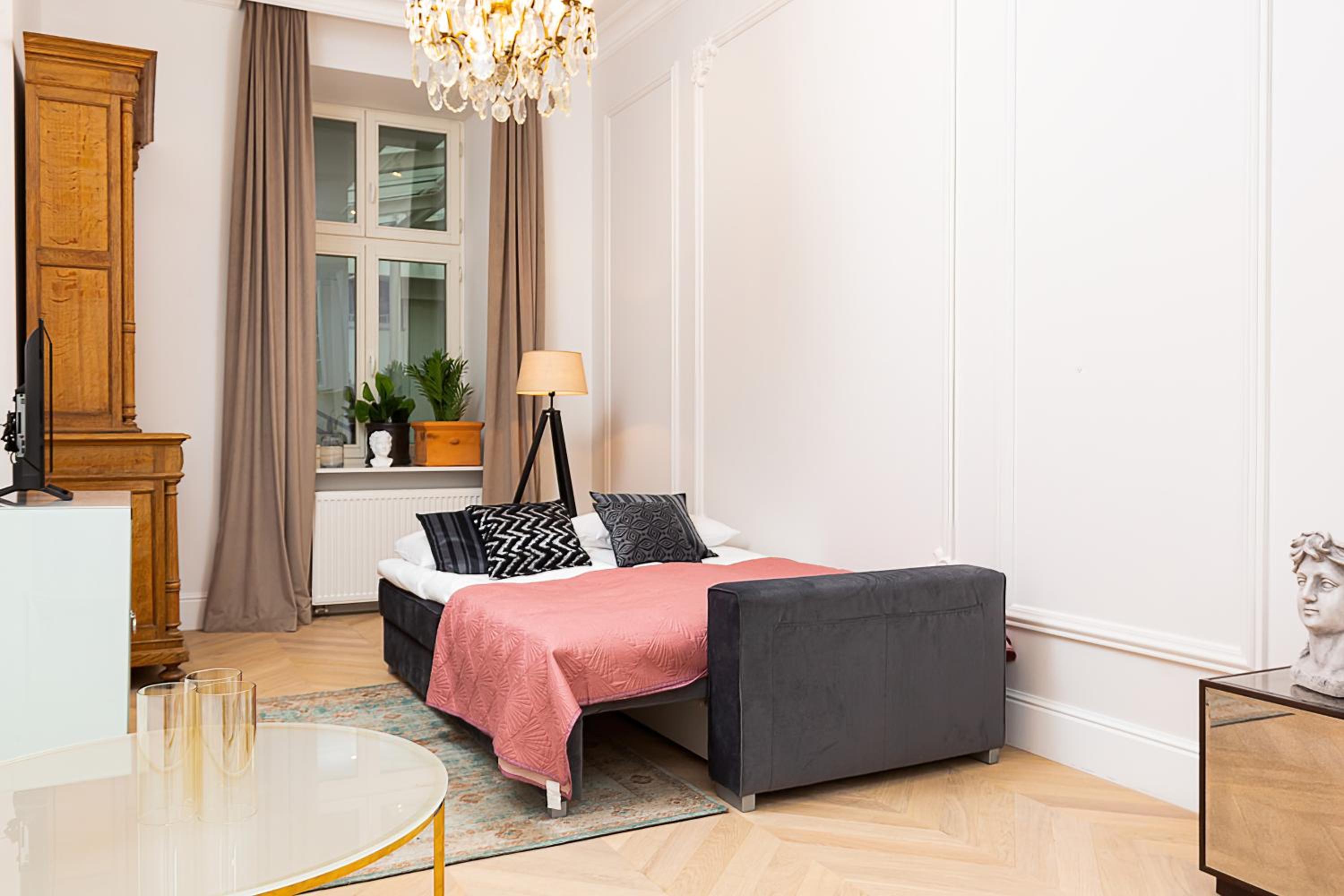 Lux Studio Kamienica Noakowskiego 16 by Renters view 2