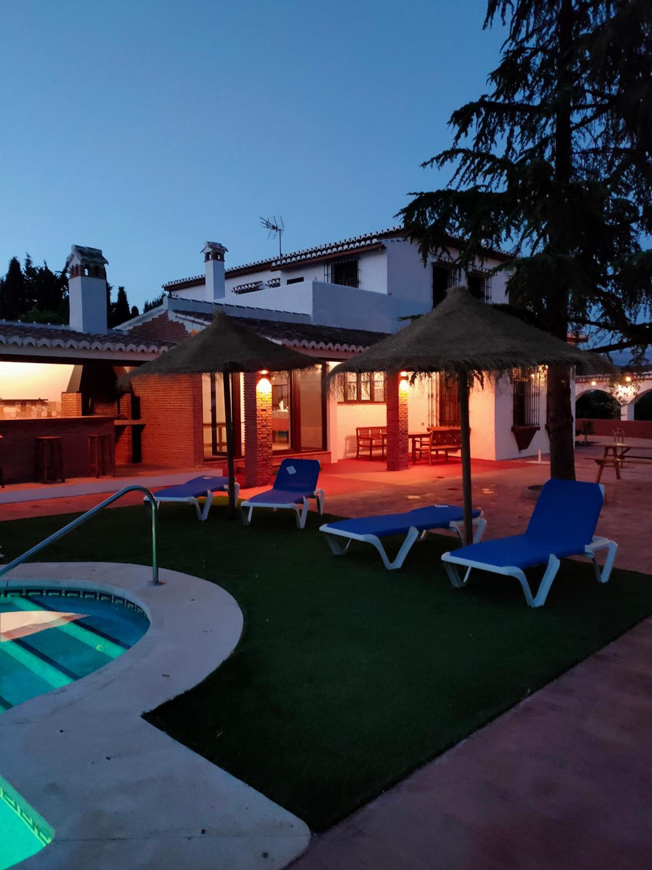 Cortijo Los Arcos - Lujo rural con piscina y vistas espectaculares en Málaga