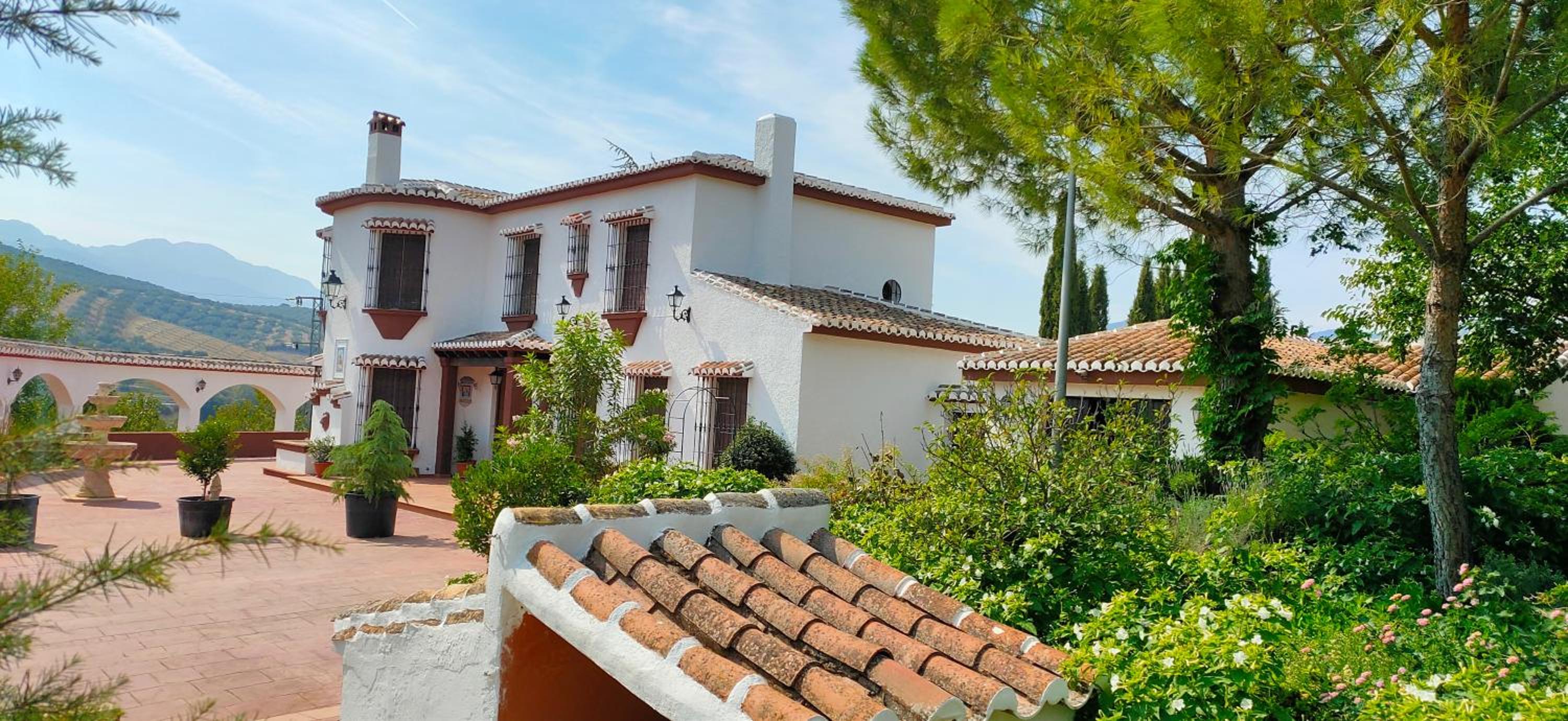 Cortijo Los Arcos - Lujo rural con piscina y vistas espectaculares en Málaga