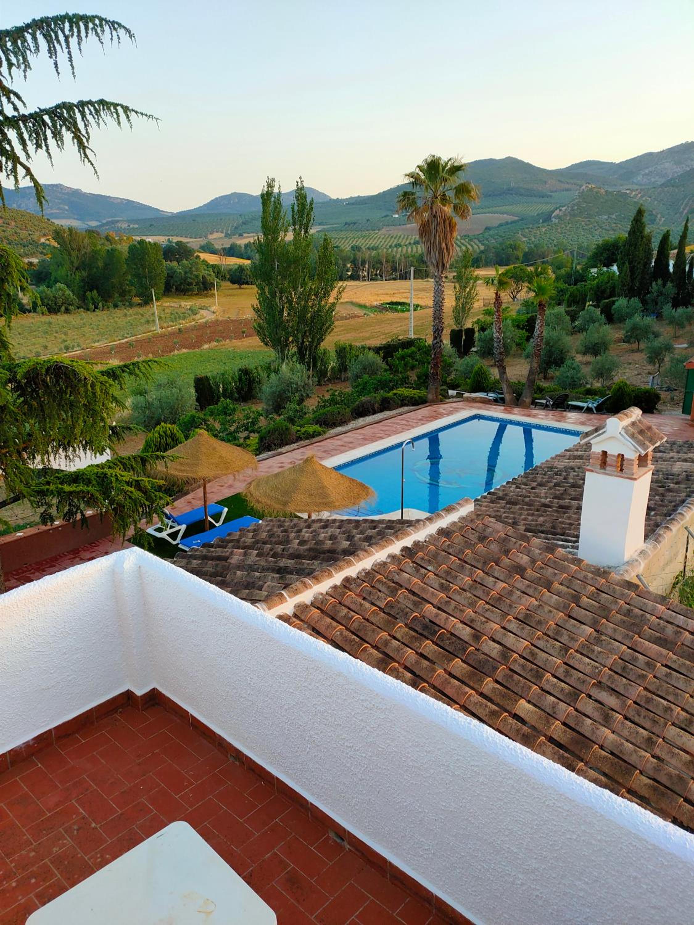 Cortijo Los Arcos - Lujo rural con piscina y vistas espectaculares en Málaga