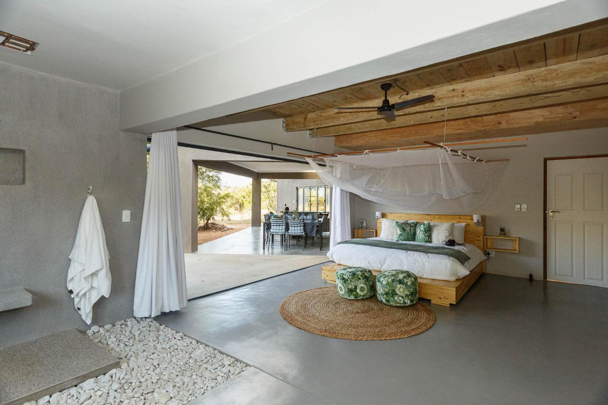 Raptors Luxury Farmhouse view 2