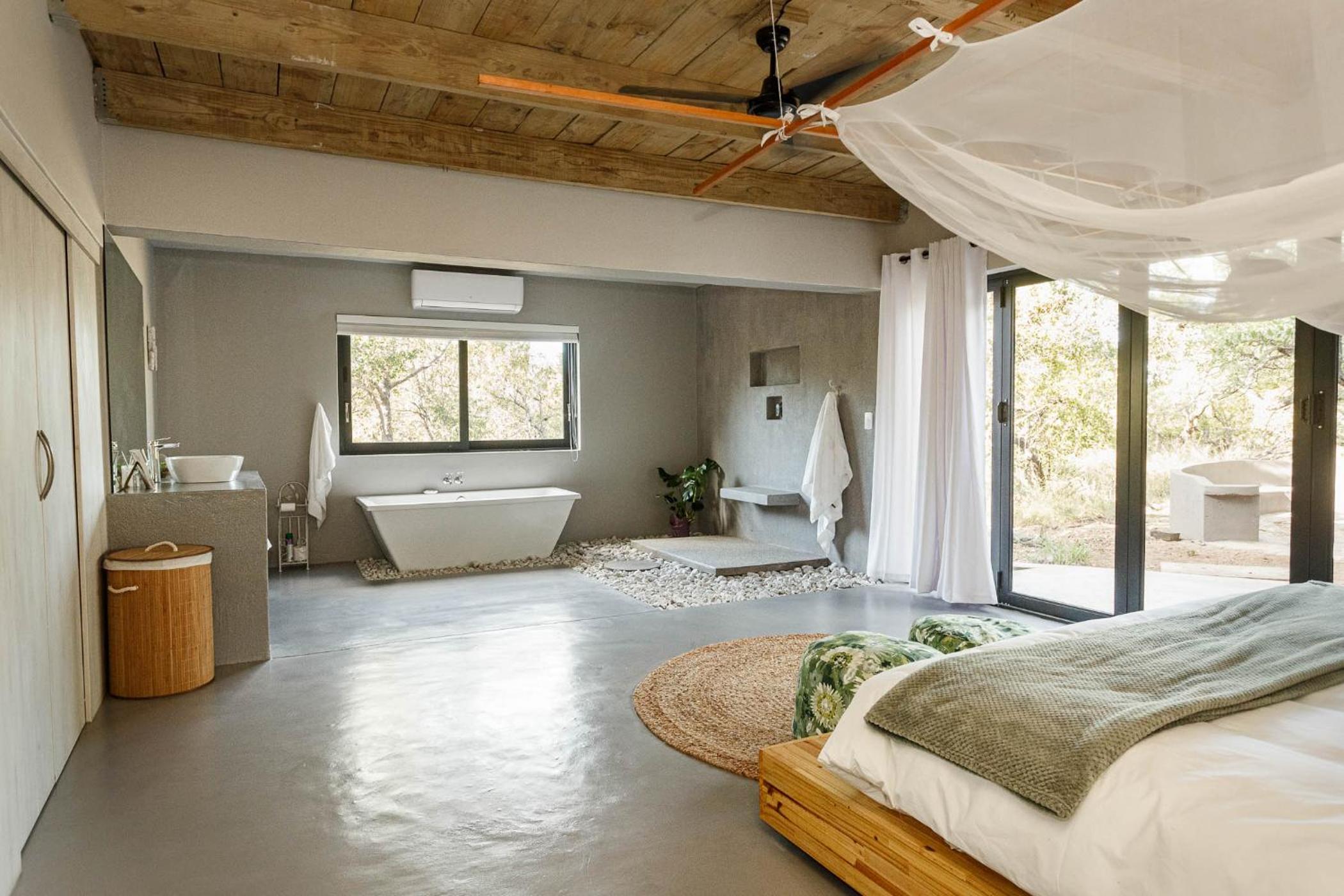 Raptors Luxury Farmhouse view 4