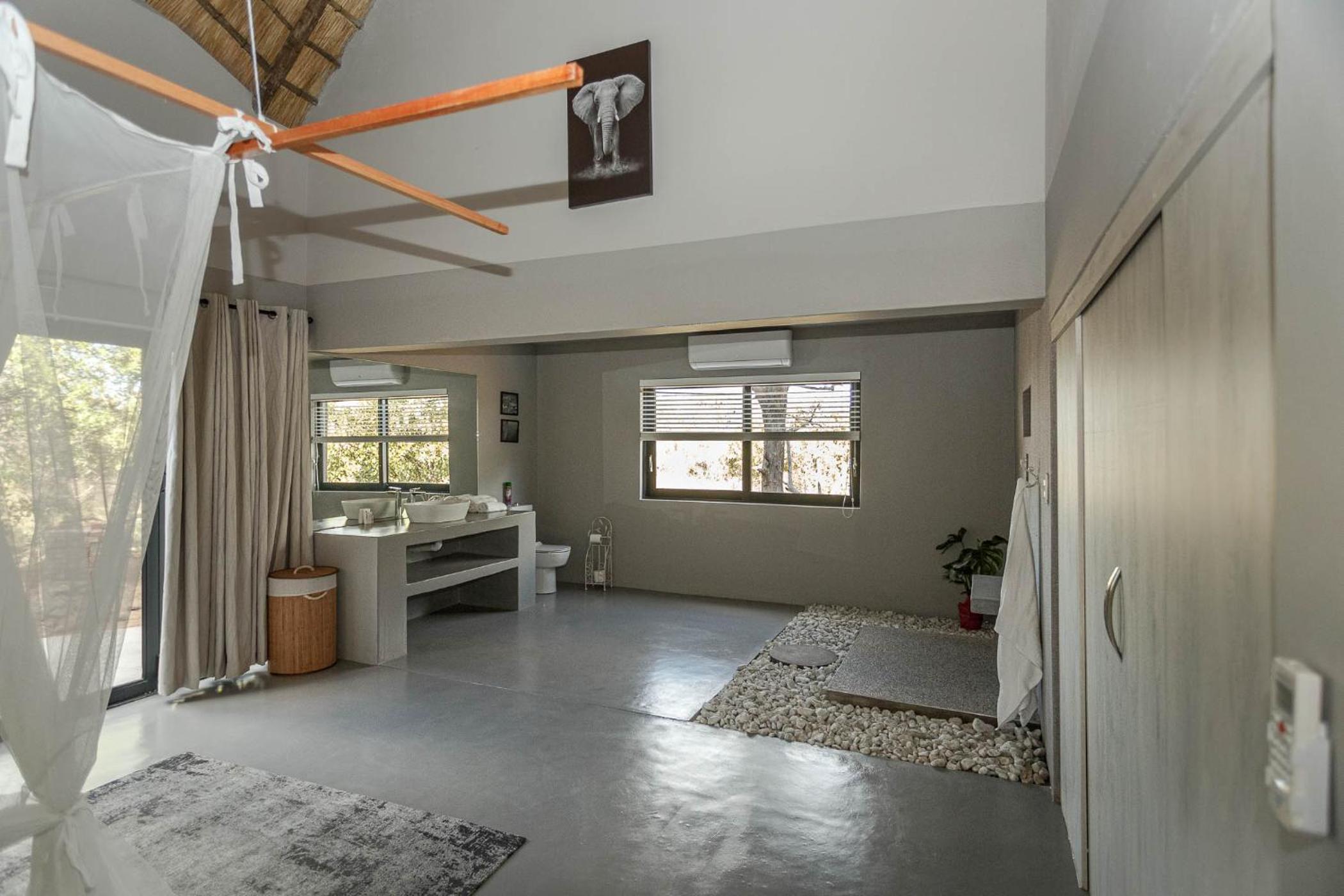 Raptors Luxury Farmhouse view 5