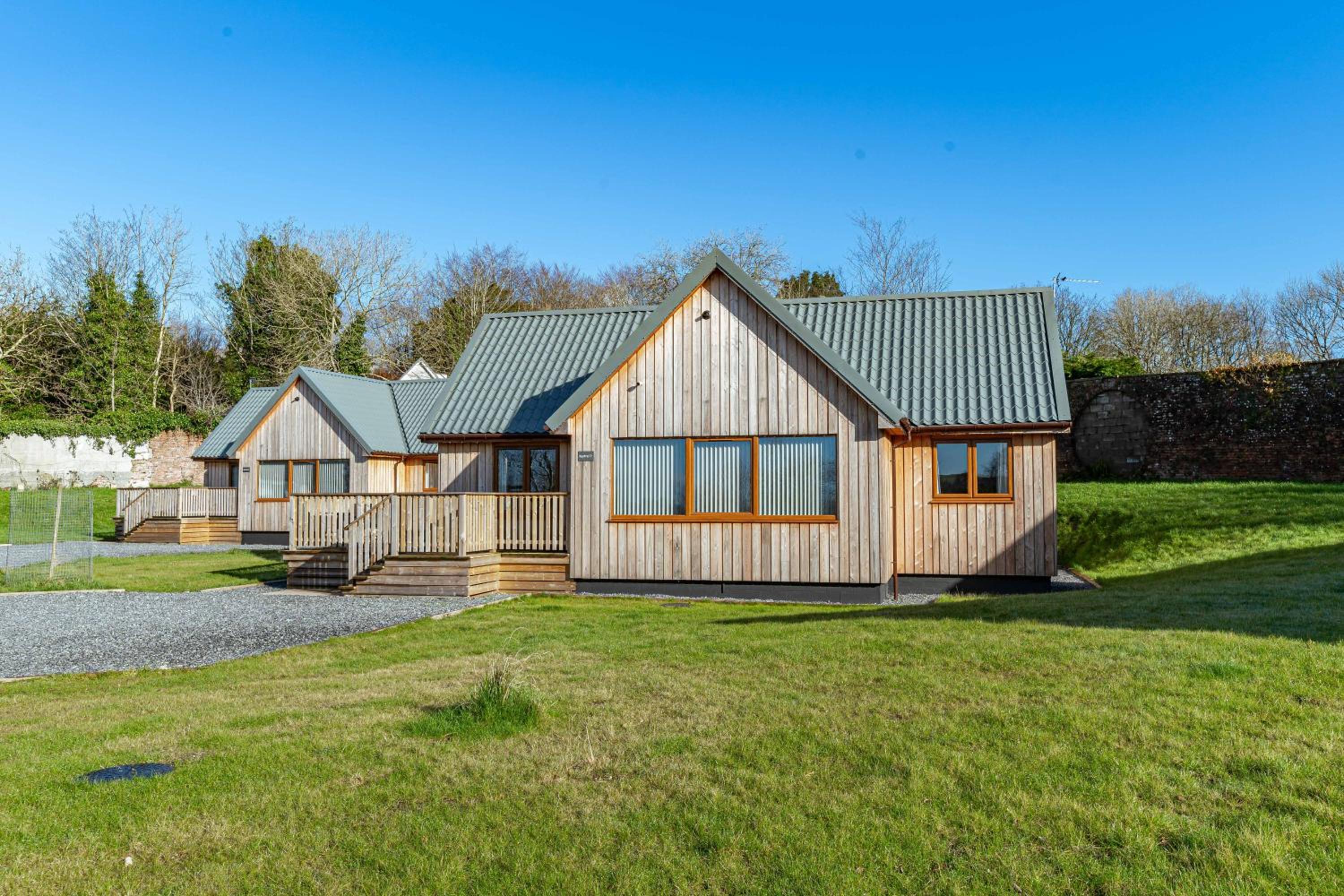 Kestrel Lodge 7 with Hot Tub