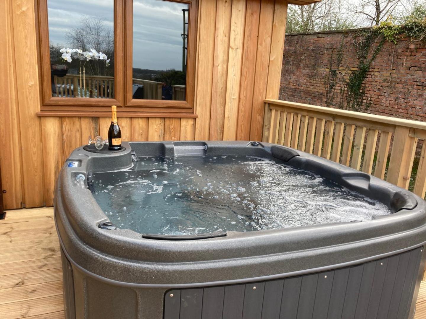 Osprey Lodge 8 with Hot Tub view 4