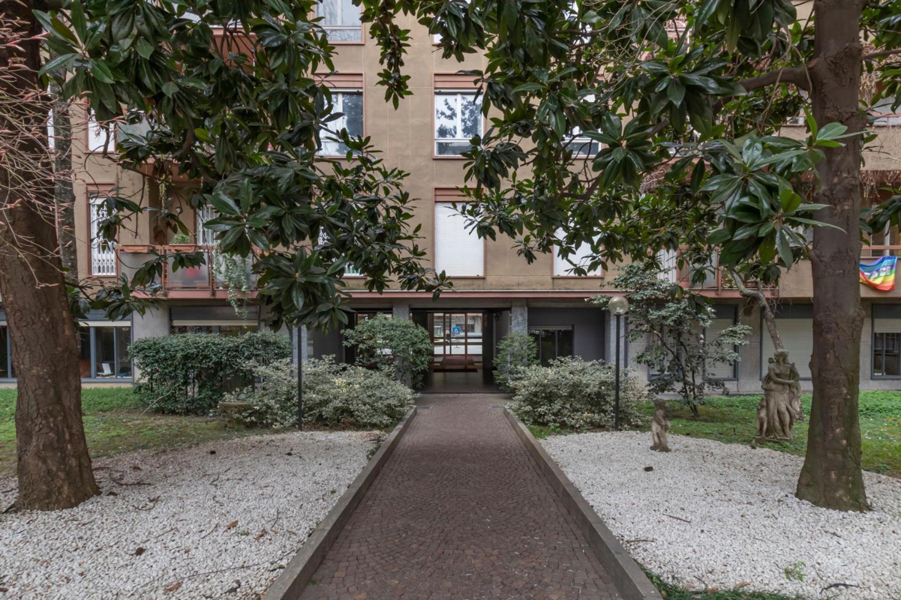 JOIVY Modern 2bed flat with balcony, 250m from M5 Foppa and M2 Sant'Agostino