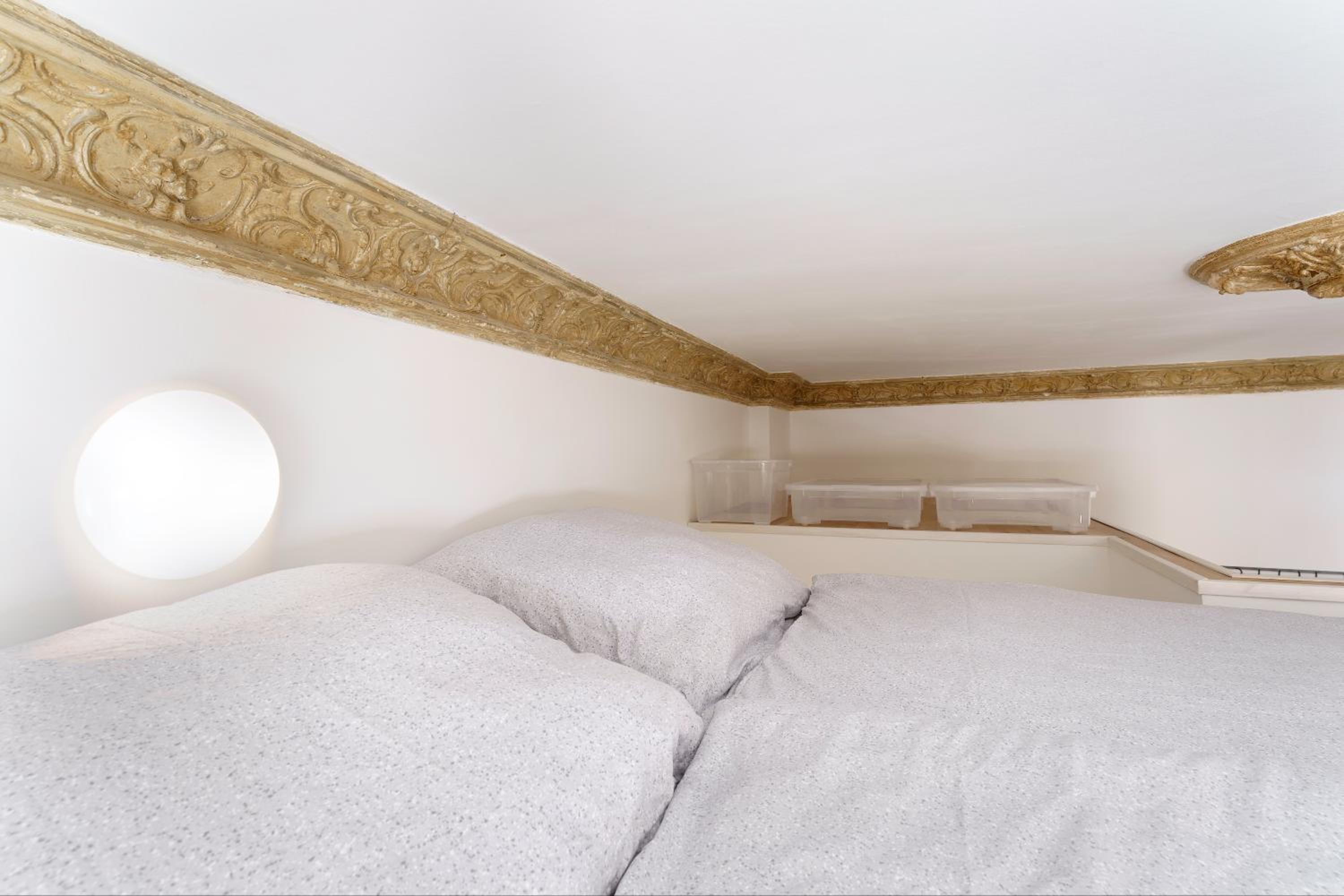 The Koburger I - Stylish studio with extra high bed for kids, 38m2 space, Ideal for families & kids or couples