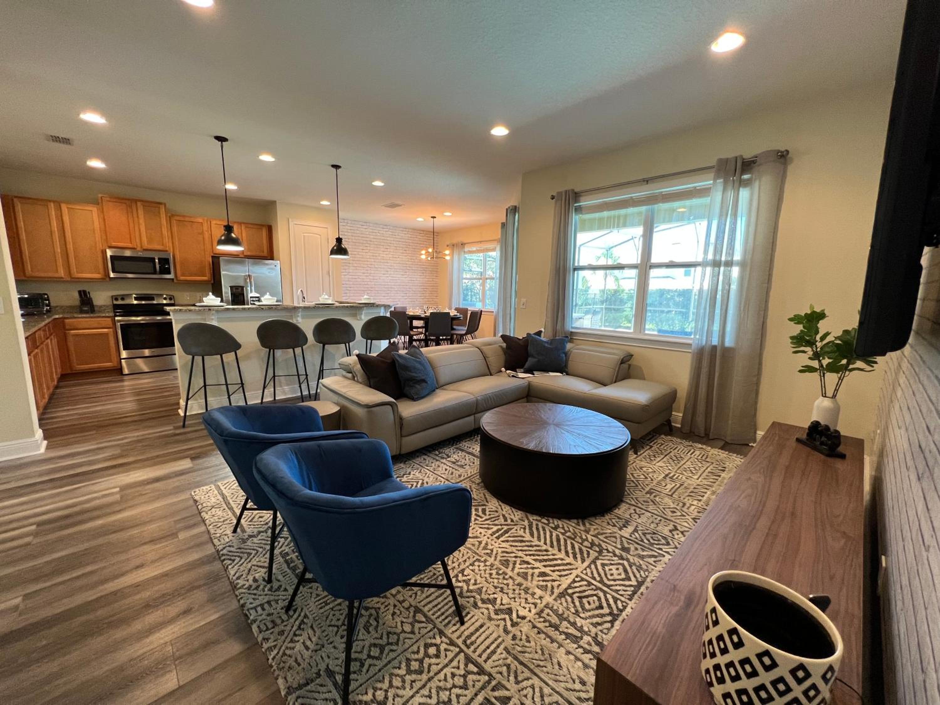 Encore Resort 6 Bedroom Home with Pool 2300
