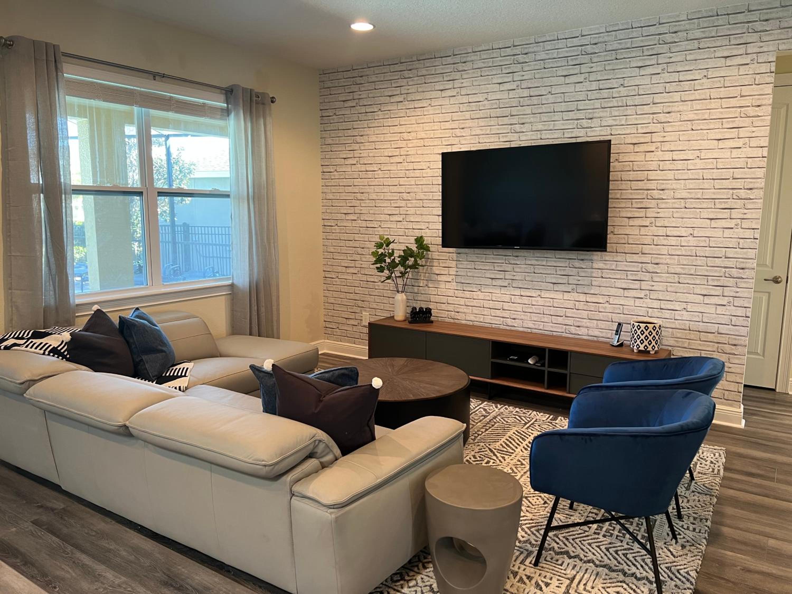 Encore Resort 6 Bedroom Home with Pool 2300