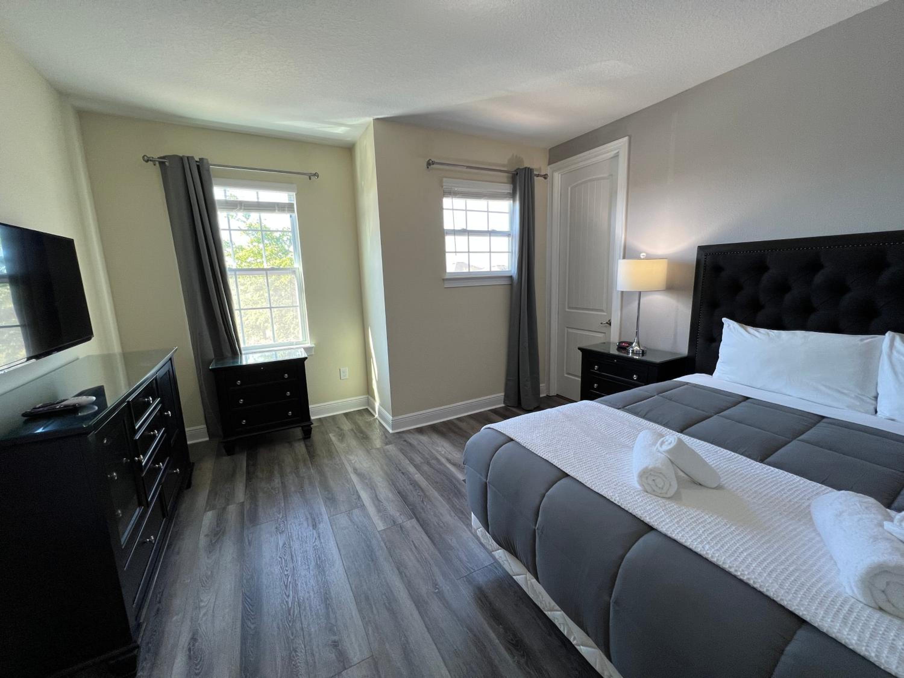 Encore Resort 6 Bedroom Home with Pool 2300