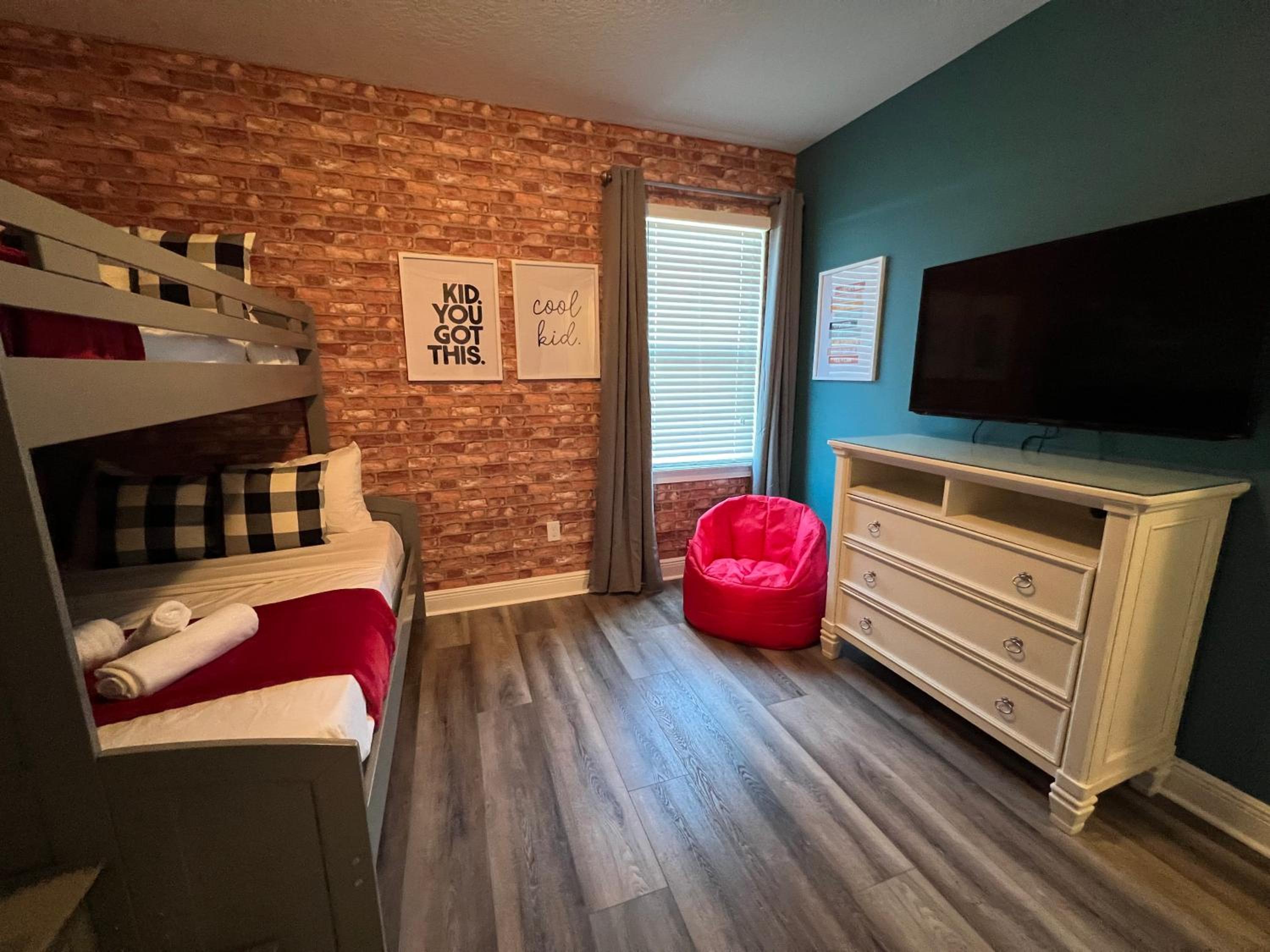 Encore Resort 6 Bedroom Home with Pool 2300