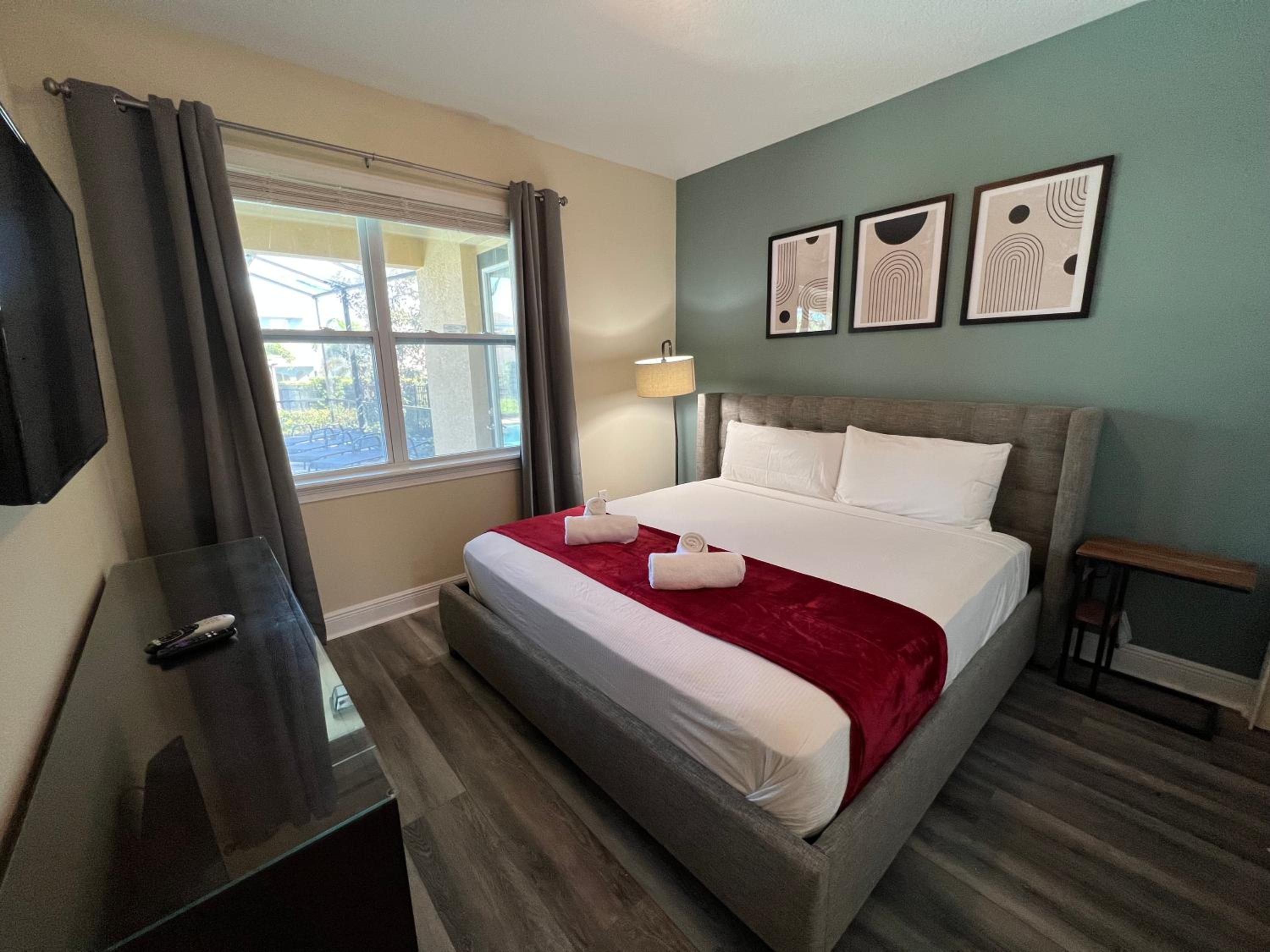 Encore Resort 6 Bedroom Home with Pool 2300