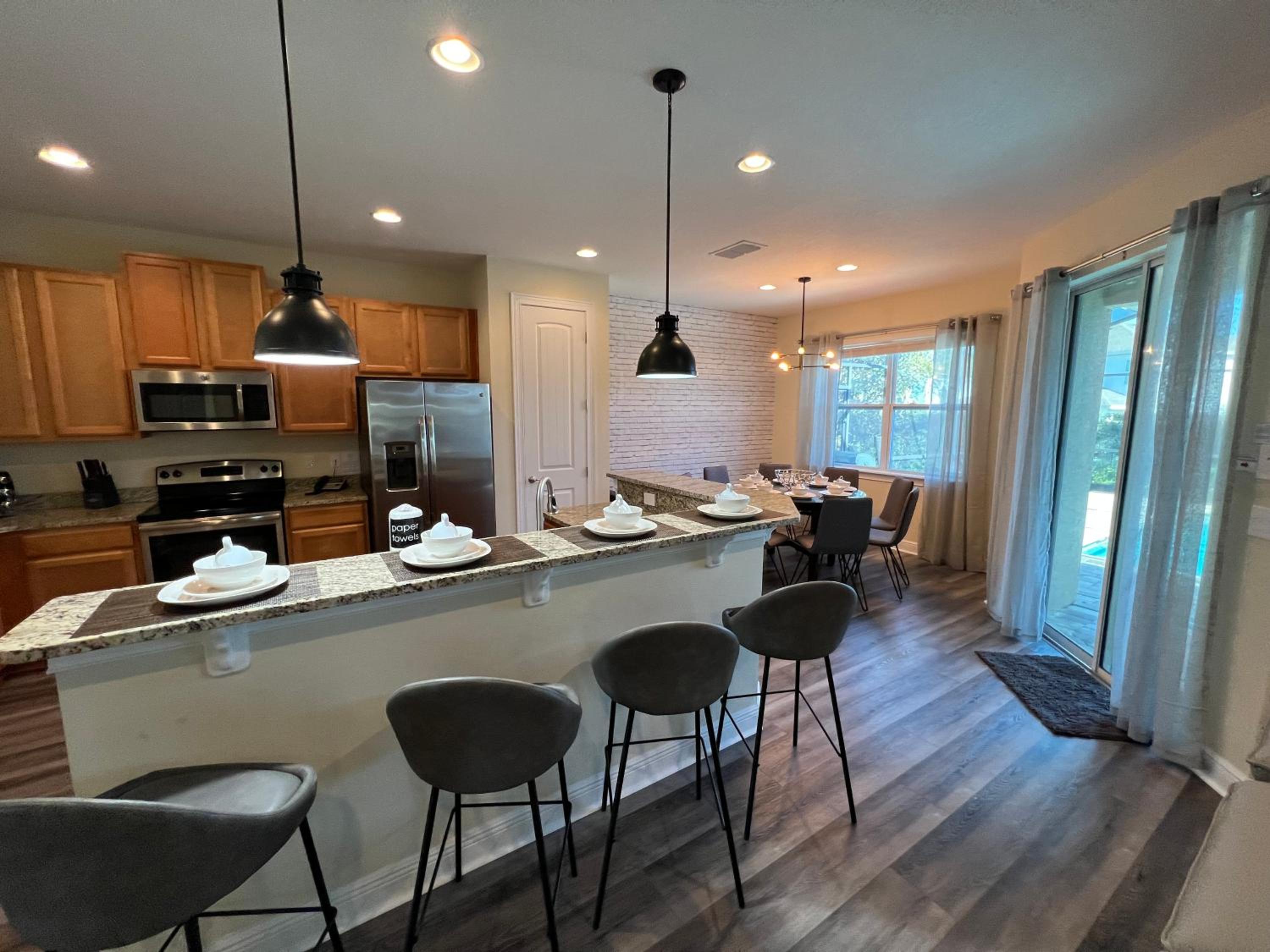 Encore Resort 6 Bedroom Home with Pool 2300