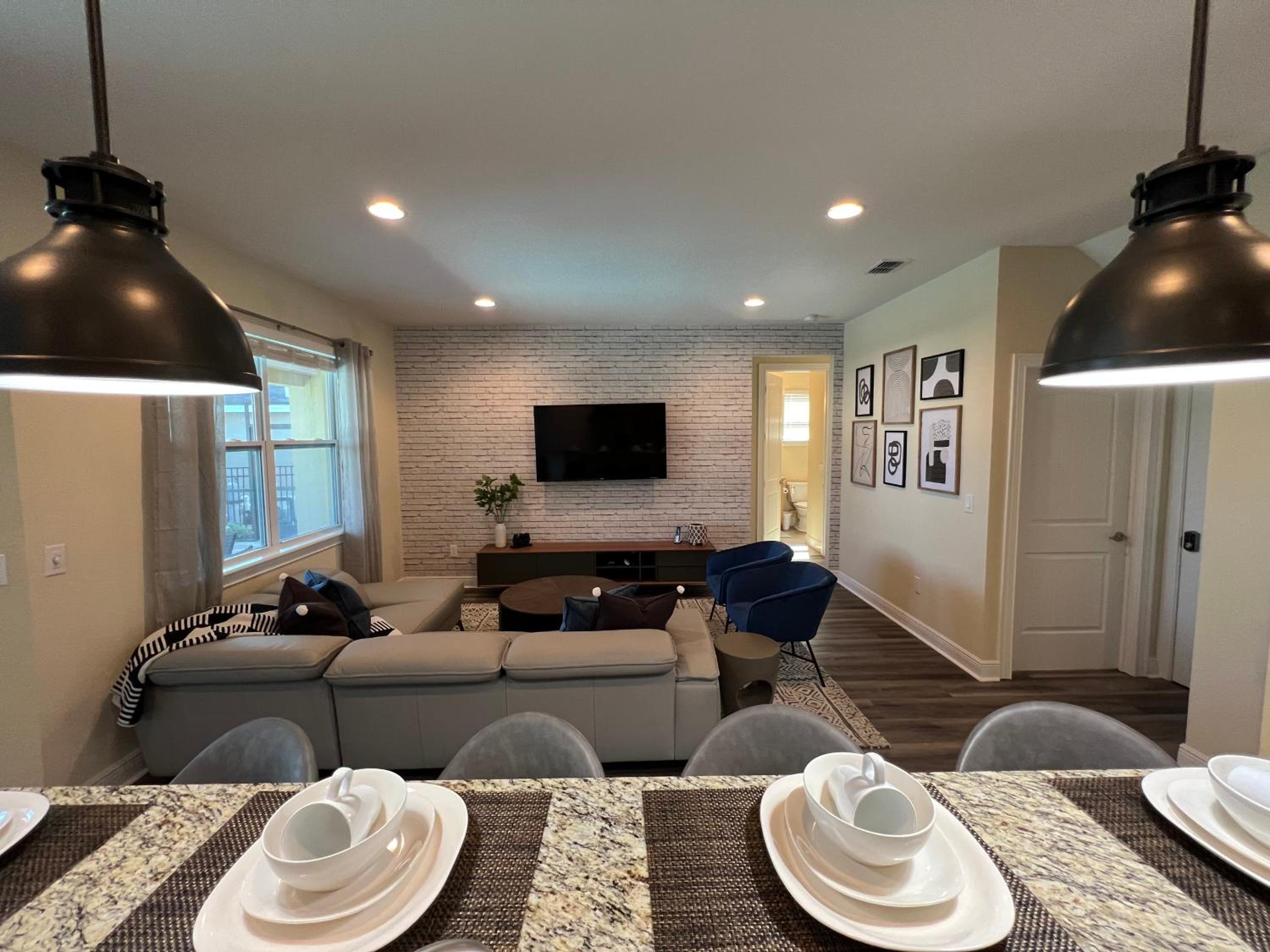 Encore Resort 6 Bedroom Home with Pool 2300