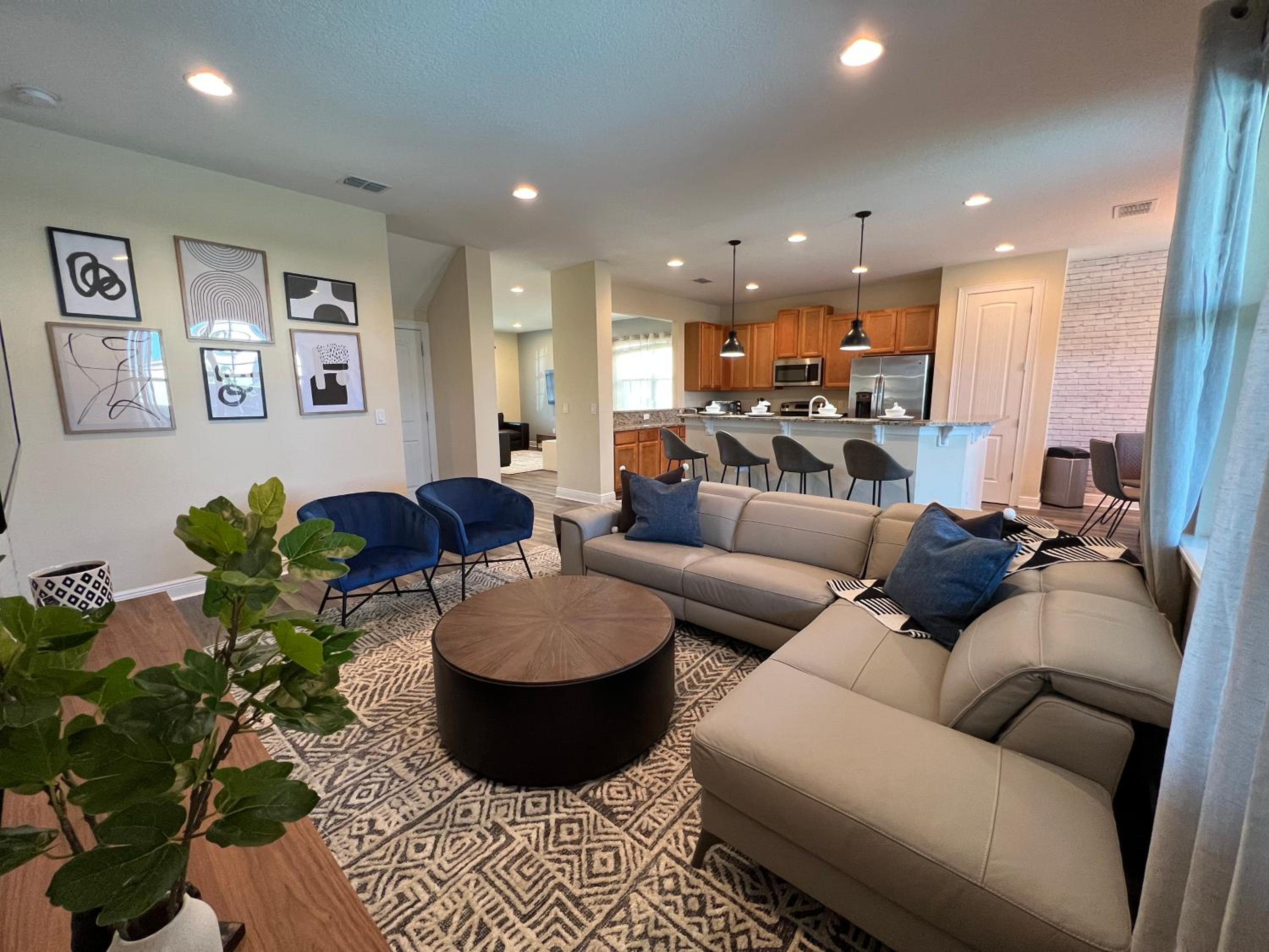 Encore Resort 6 Bedroom Home with Pool 2300