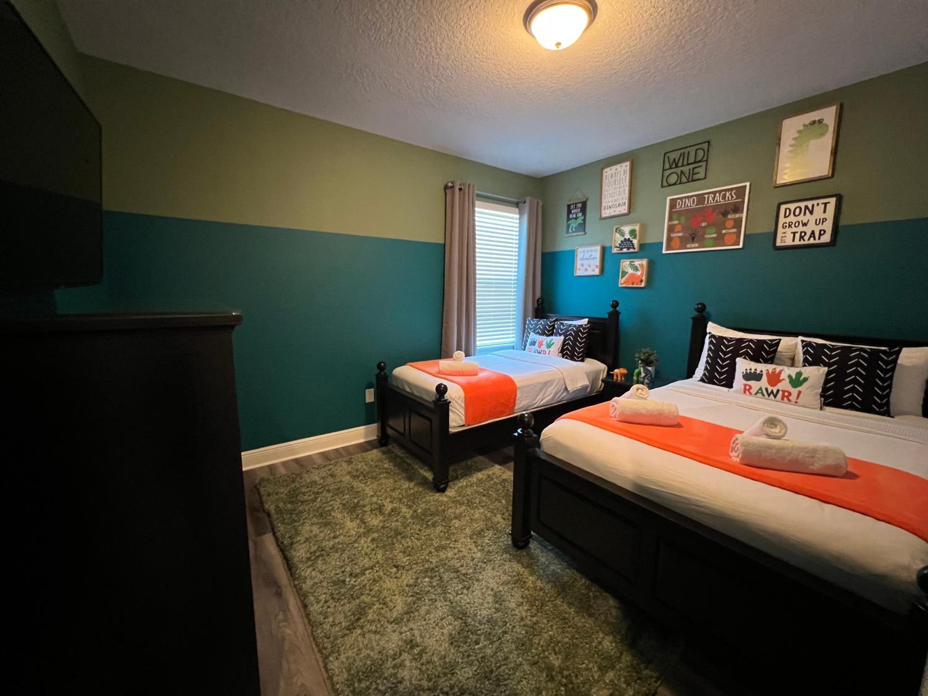 Encore Resort 6 Bedroom Home with Pool 2300