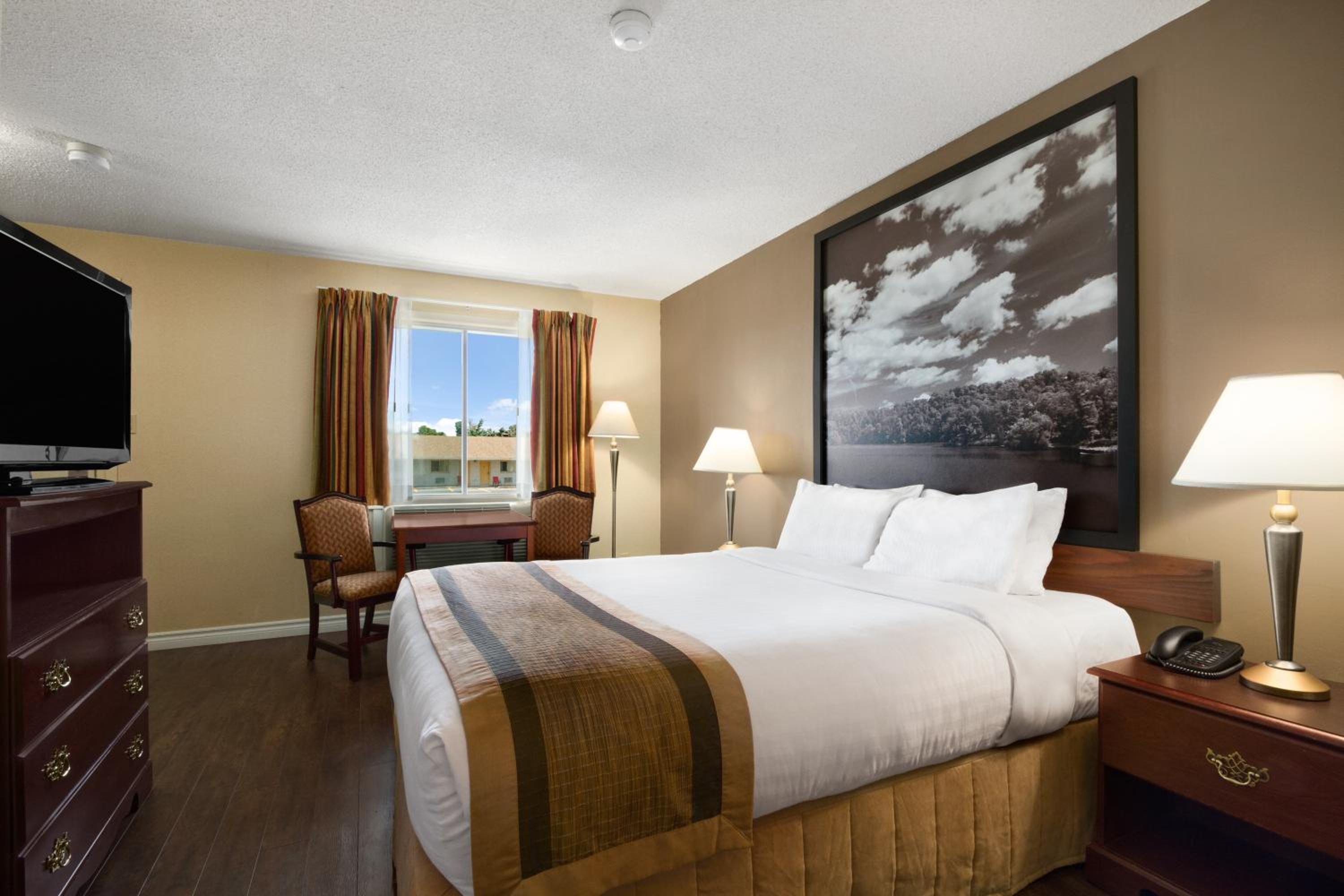 Brockville Vacations - Super 8 by Wyndham Brockville - Property Image 9