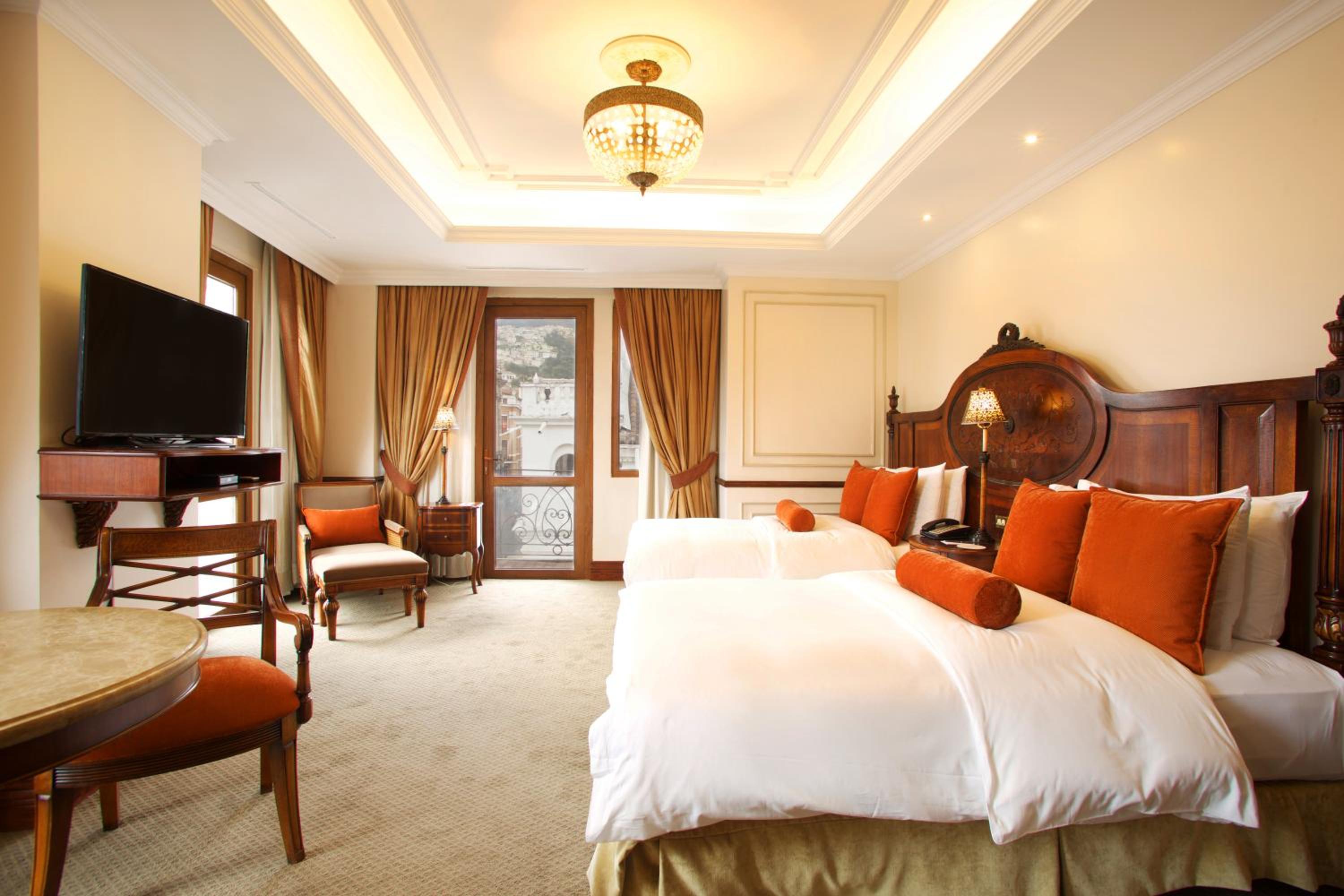 Plaza Grande Hotel