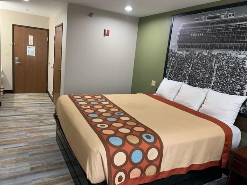 Frankfort Vacations - Super 8 by Wyndham Frankfort IN - Property Image 9