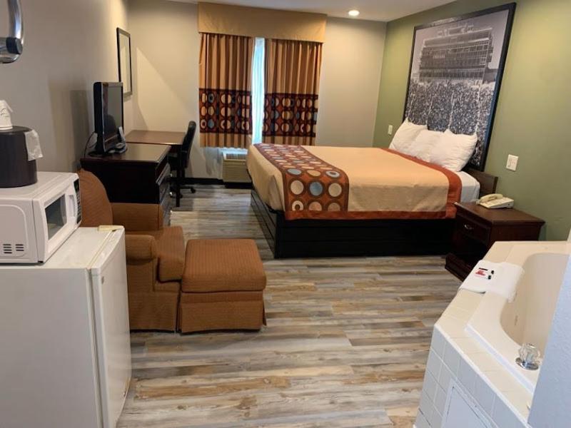 Frankfort Vacations - Super 8 by Wyndham Frankfort IN - Property Image 7