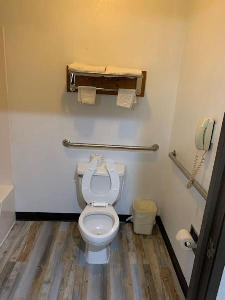 Frankfort Vacations - Super 8 by Wyndham Frankfort IN - Property Image 4