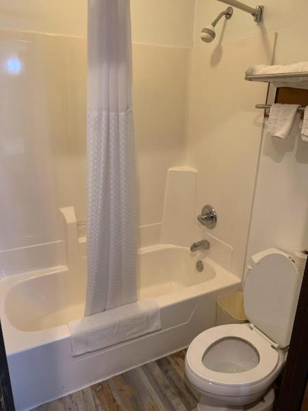 Frankfort Vacations - Super 8 by Wyndham Frankfort IN - Property Image 2