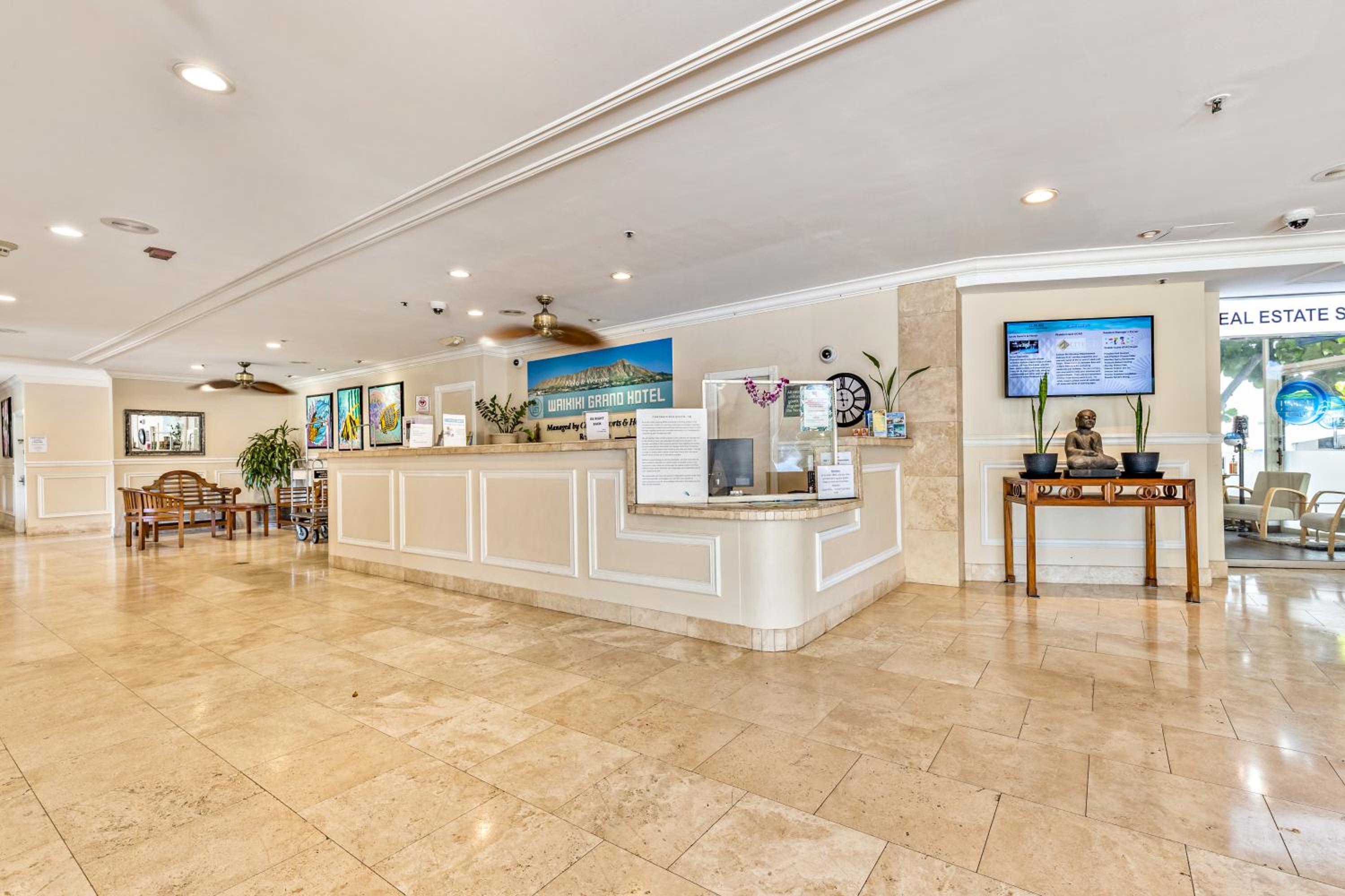 Inviting Waikiki Grand Hotel Room One Block to Beach! view 2