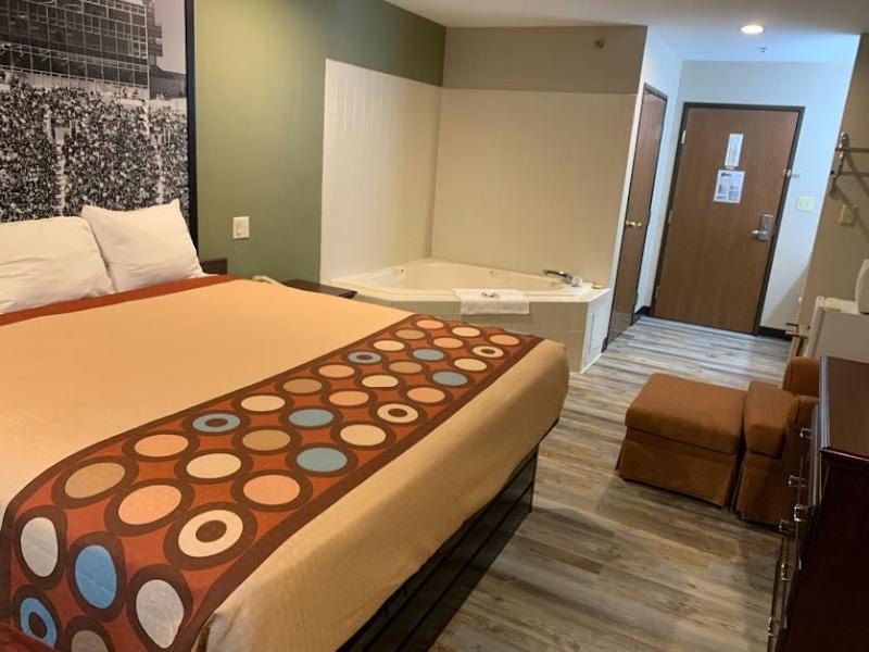 Frankfort Vacations - Super 8 by Wyndham Frankfort IN - Property Image 1