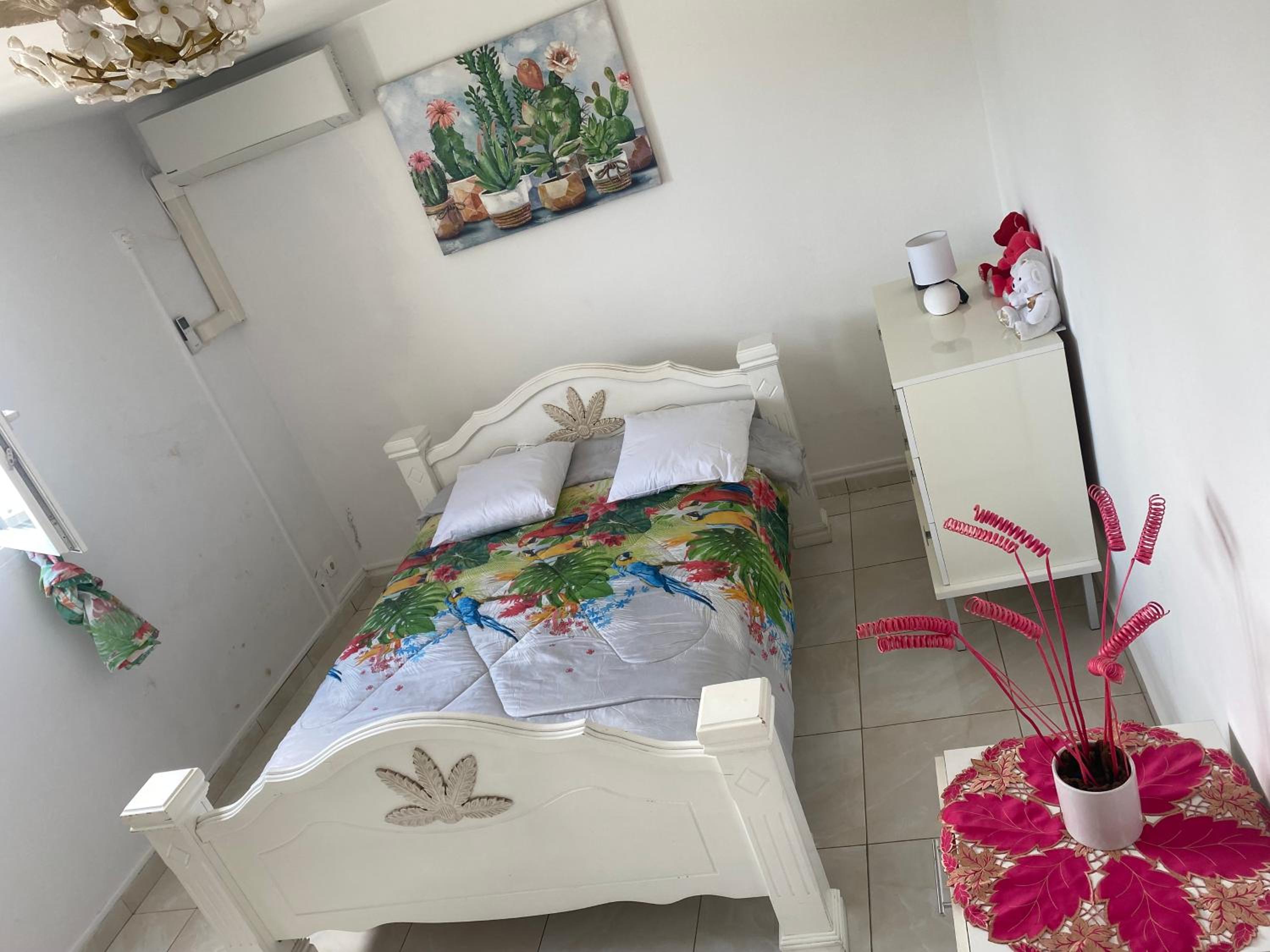 Studio situé en bas de villa view 3