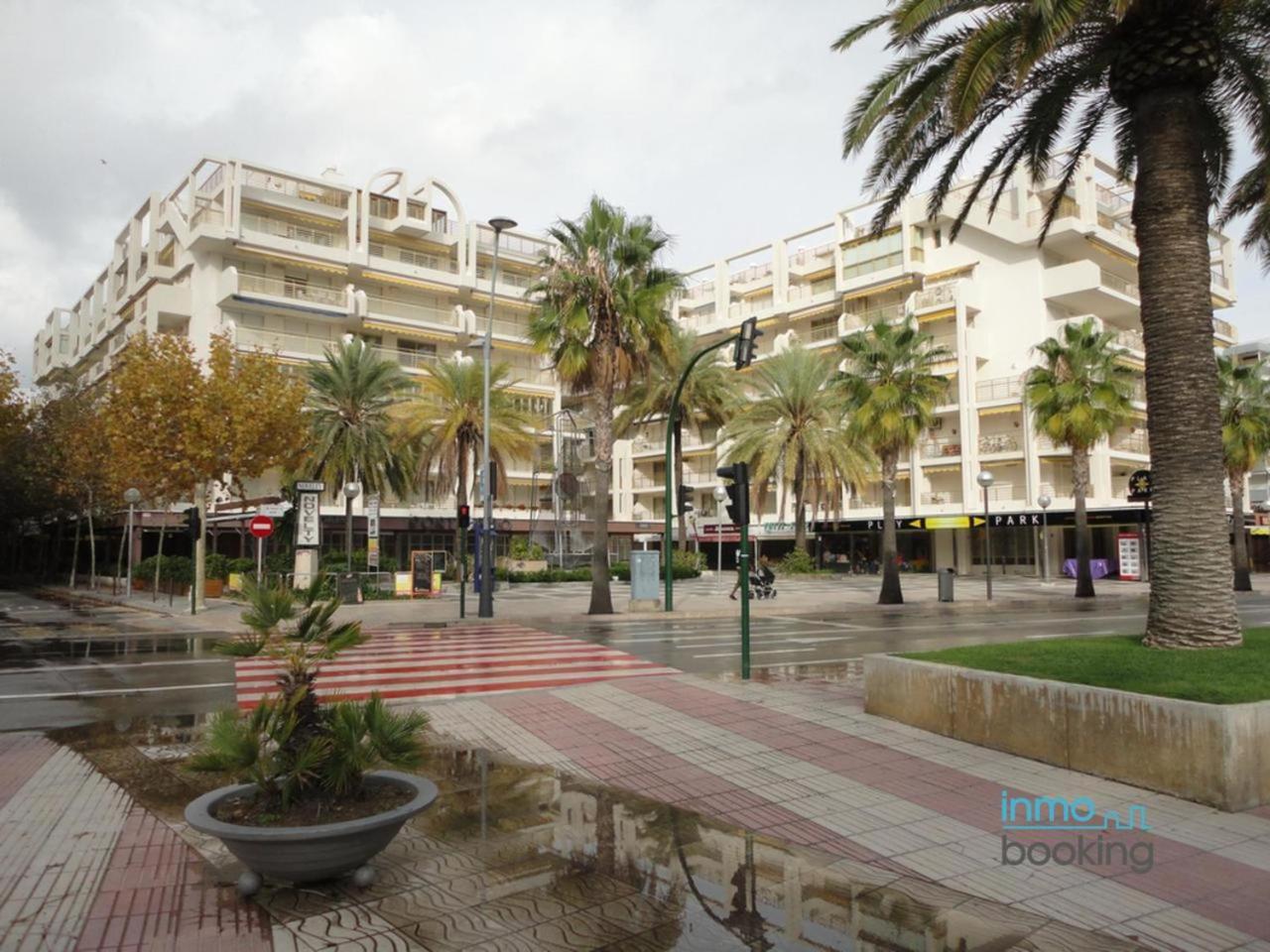 Beach Novelty Salou 3, climatizado, piscina, playa y Wifi view 5