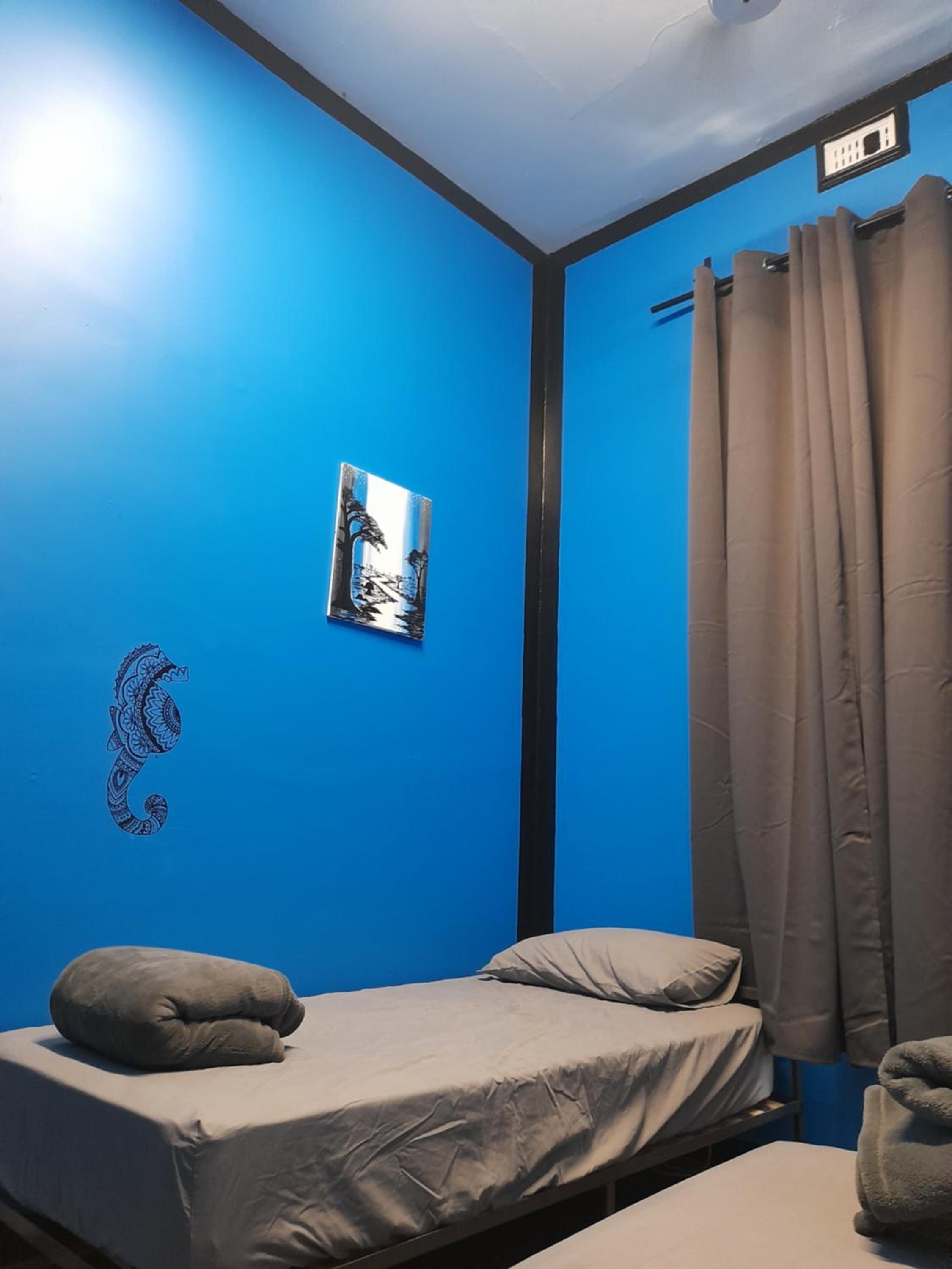 Ozi Inn Backpackers - Perth -Valid International Passport Required