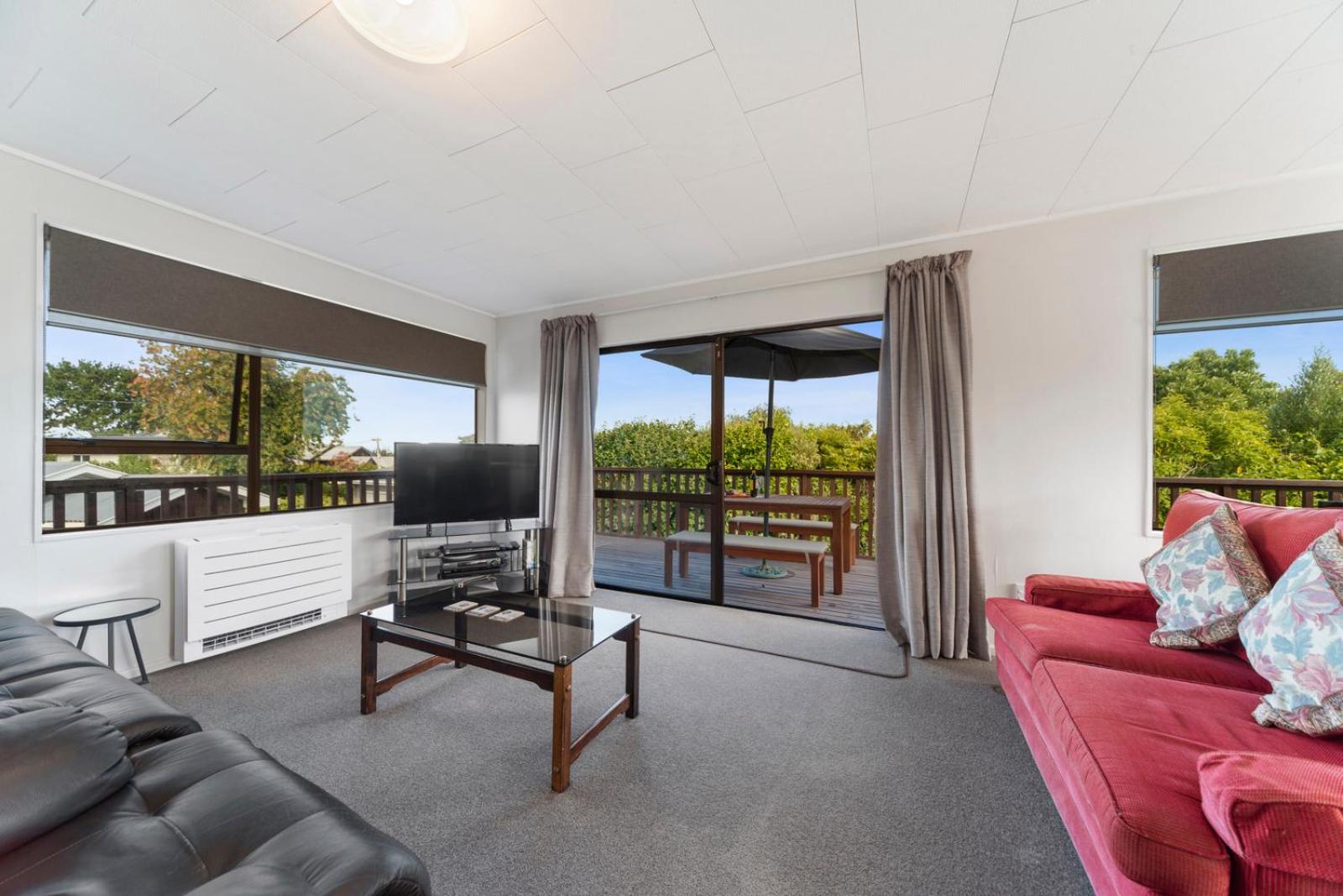 Rainbow Lake House - Lake Taupō Holiday Home view 2