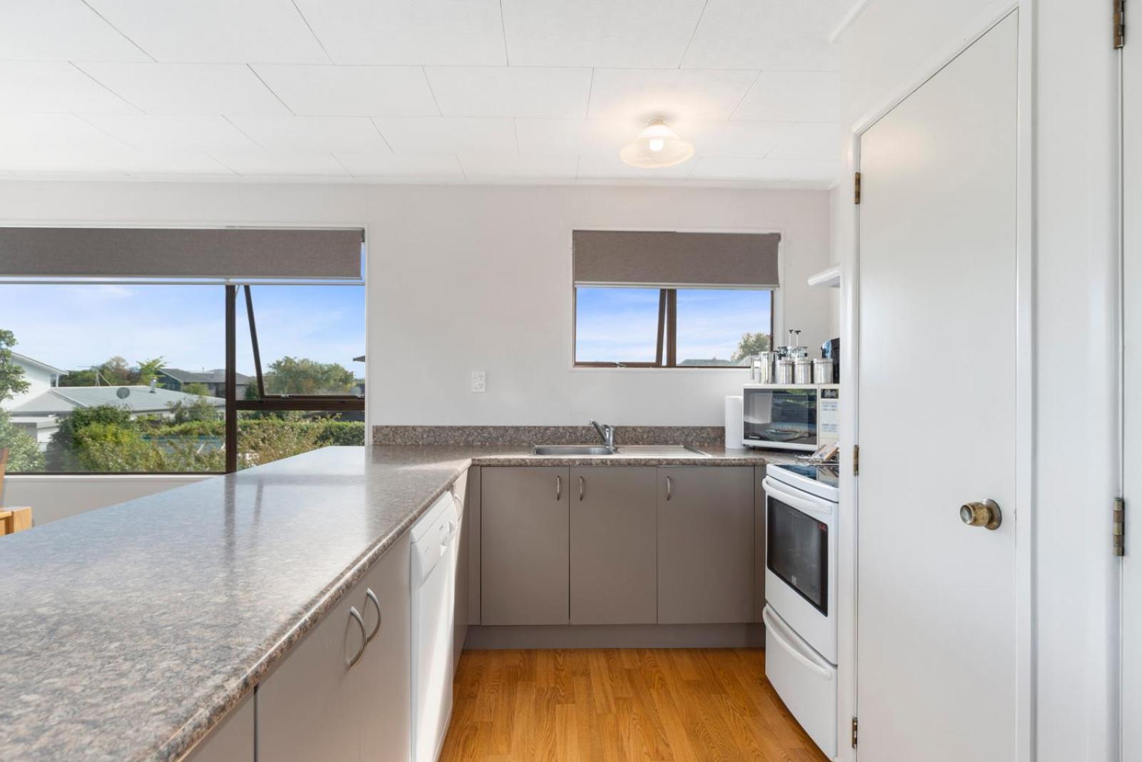 Rainbow Lake House - Lake Taupō Holiday Home view 4