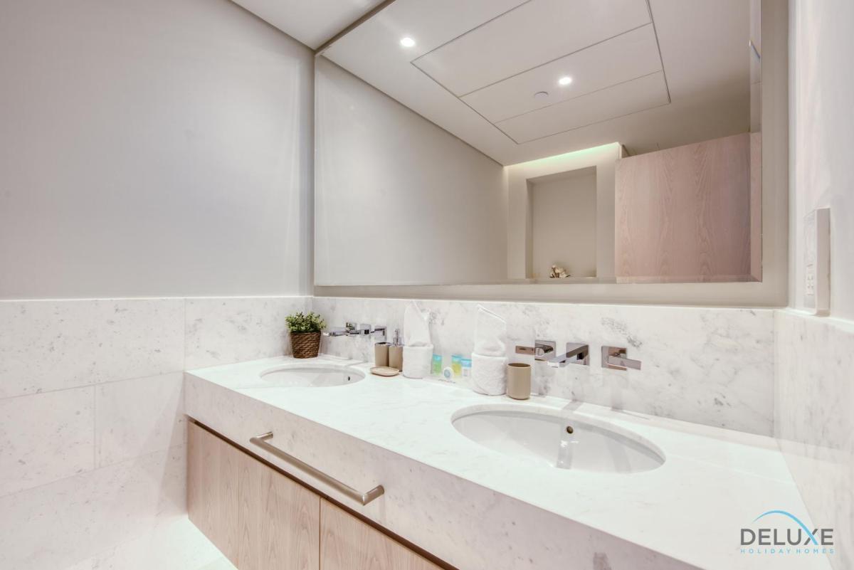 Calm Studio at The Palm Tower Palm Jumeirah by Deluxe Holiday Homes