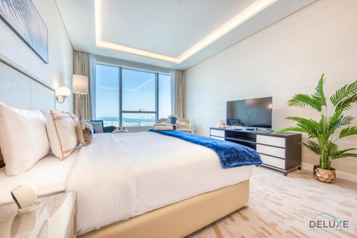 Calm Studio at The Palm Tower Palm Jumeirah by Deluxe Holiday Homes
