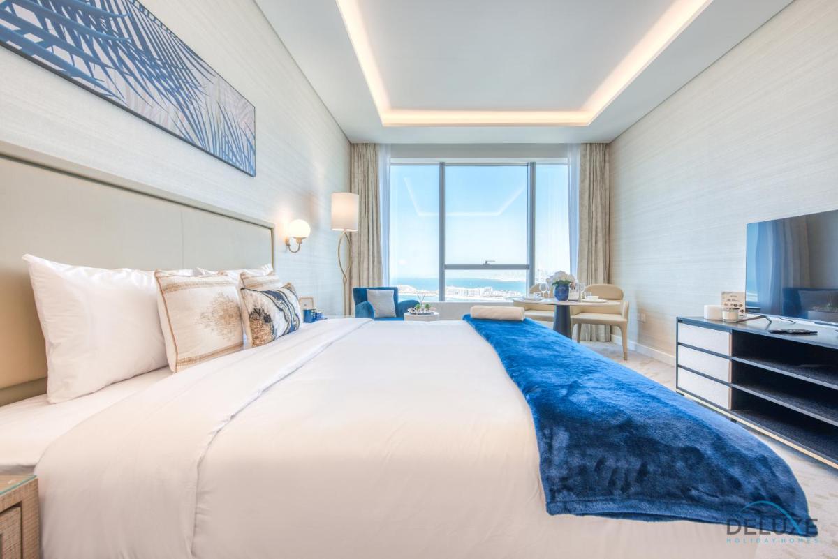 Calm Studio at The Palm Tower Palm Jumeirah by Deluxe Holiday Homes