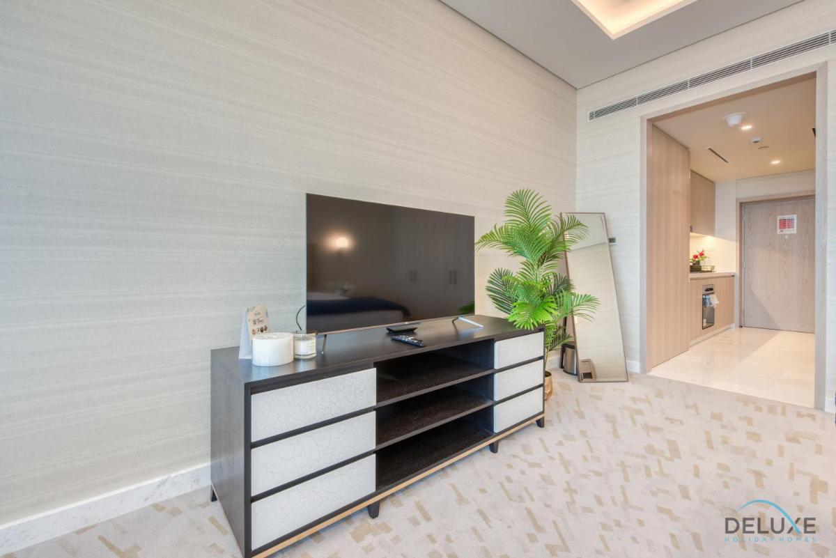 Calm Studio at The Palm Tower Palm Jumeirah by Deluxe Holiday Homes