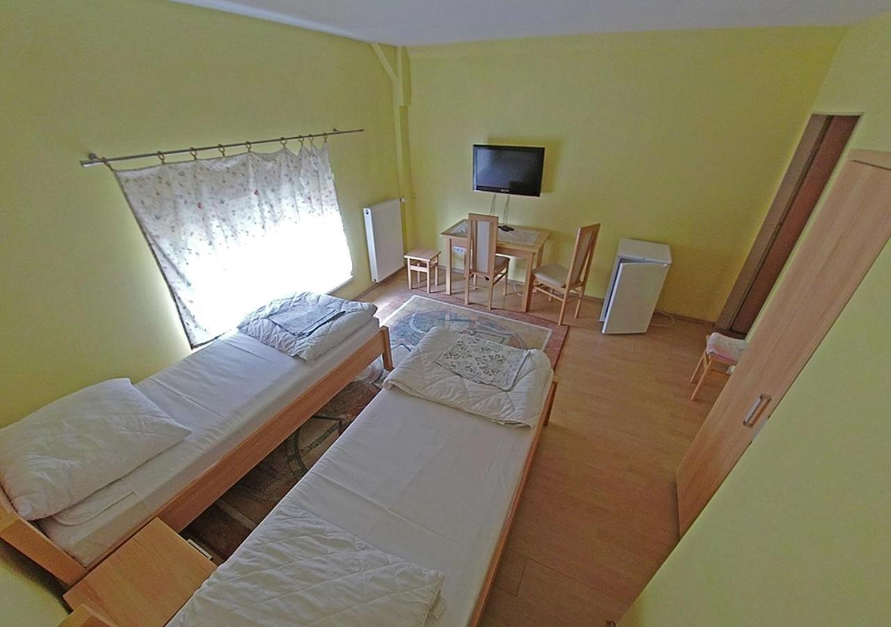 Photo 33