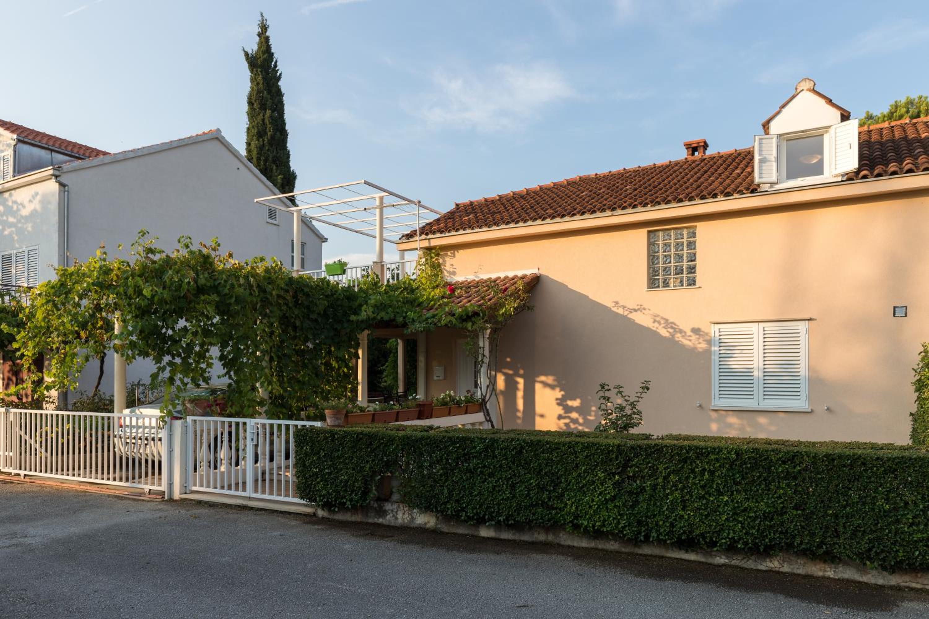 Hotel Apartment Zora - Image 1