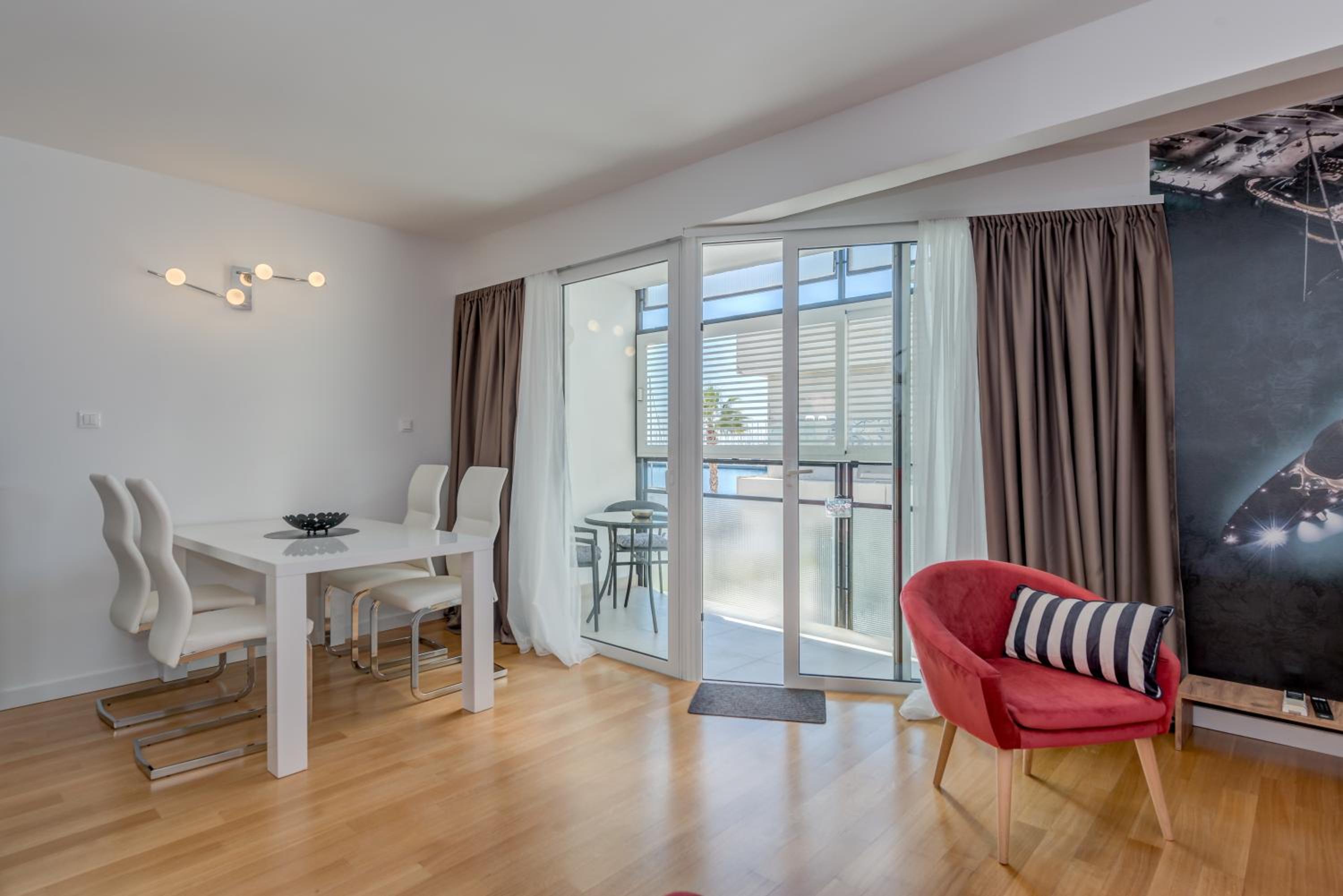Paparazzi Apartment photo 4